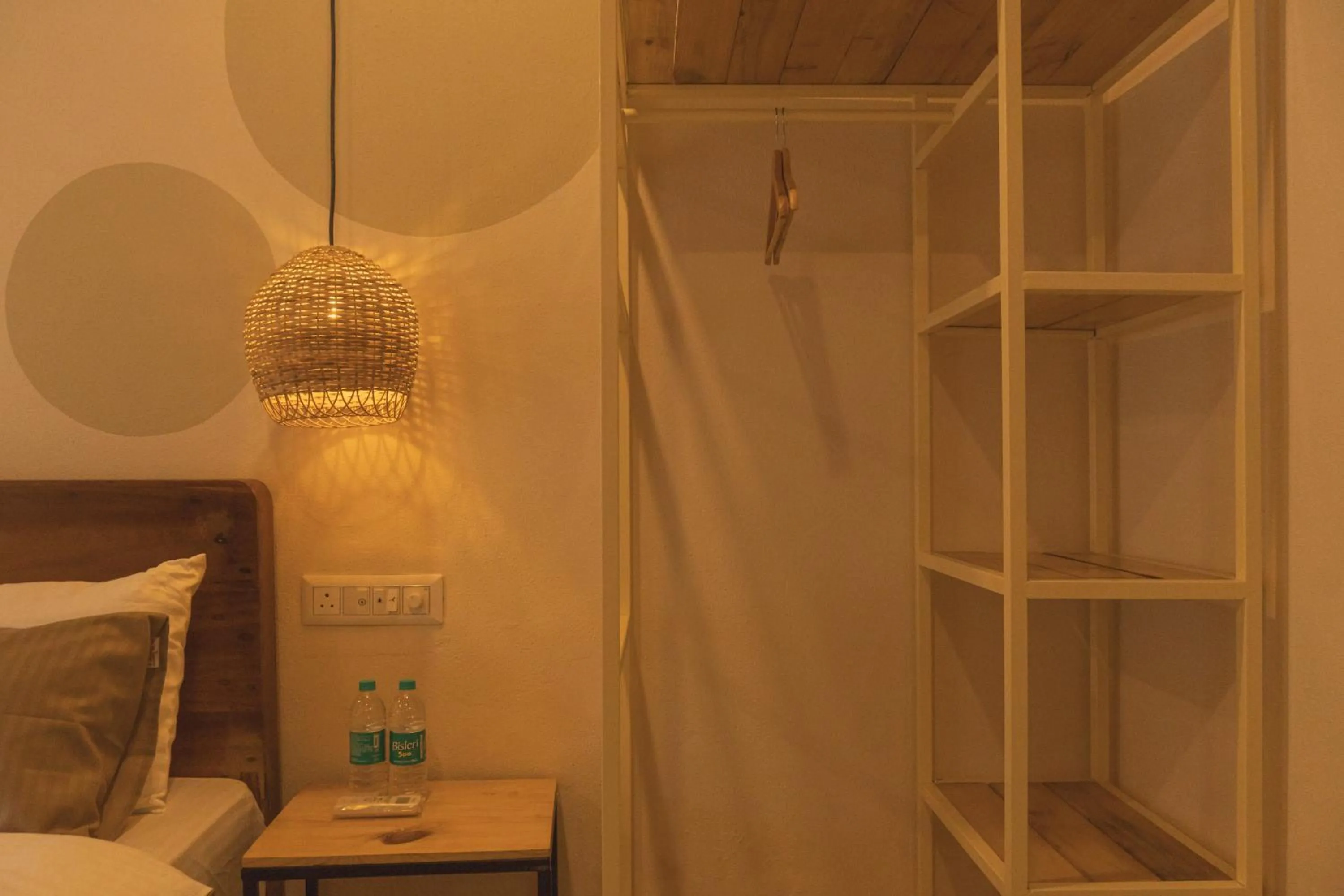 wardrobe, Bed in Sunset Cafe Beach Stay