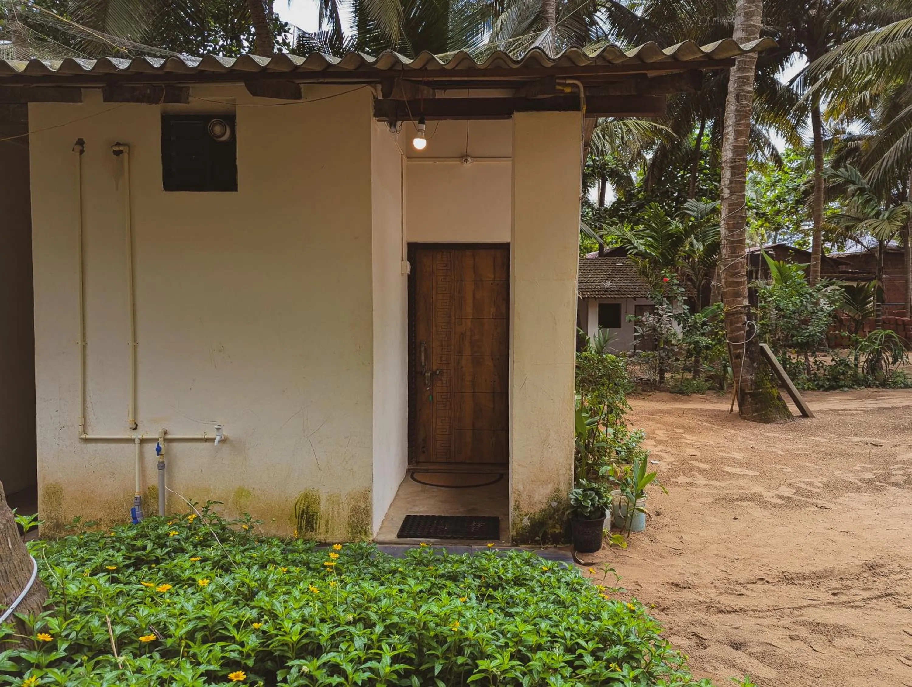 Property building in Sunset Cafe Beach Stay