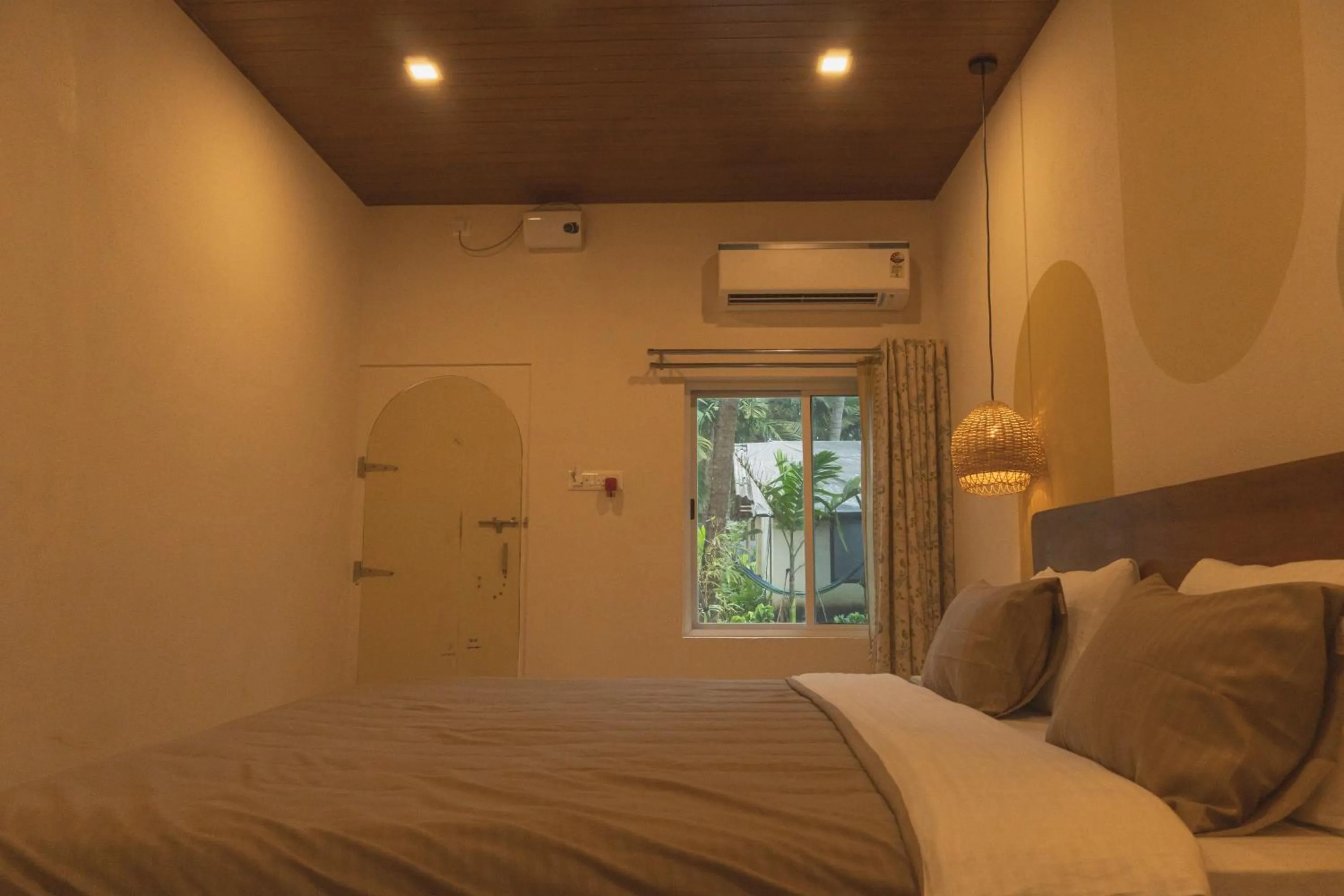 Bed in Sunset Cafe Beach Stay