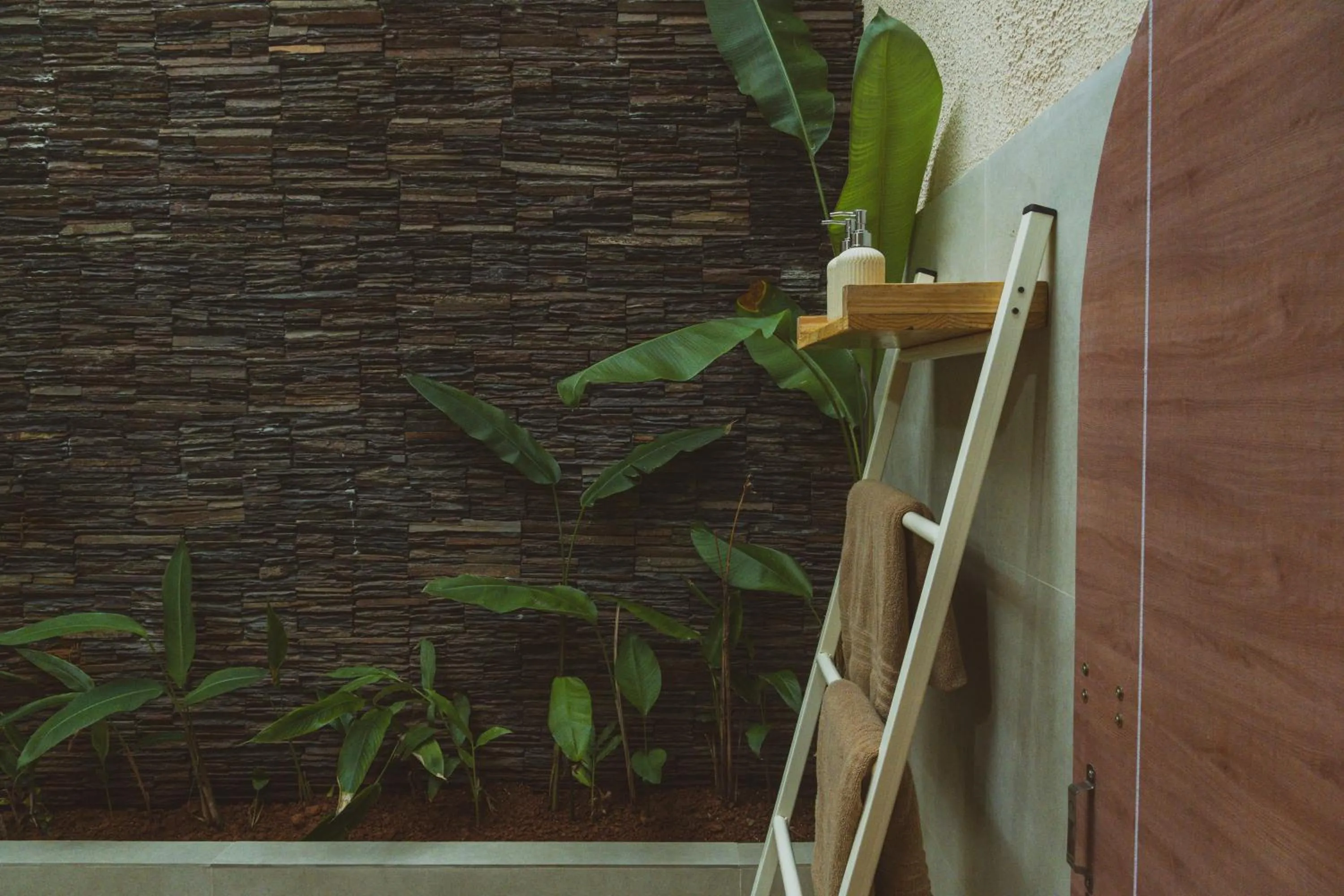 Bathroom in Sunset Cafe Beach Stay