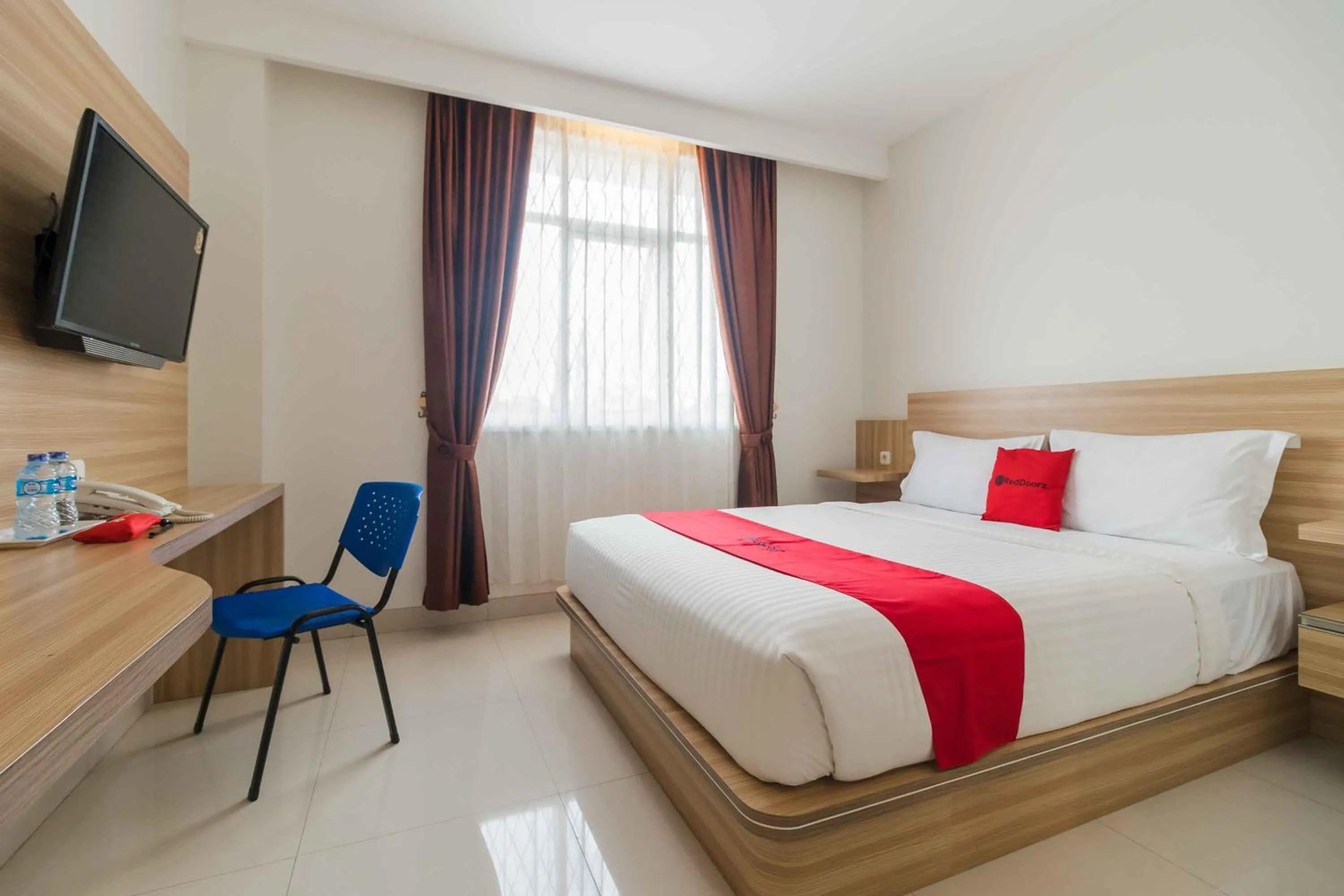 Deluxe Double Room in RedDoorz at Homestay Lotus 2 Pangkal Pinang