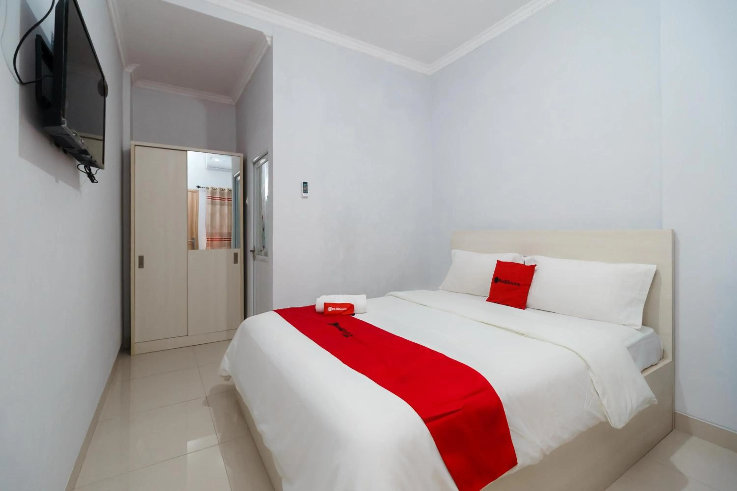 Standard Double Room in RedDoorz at Homestay Lotus 2 Pangkal Pinang