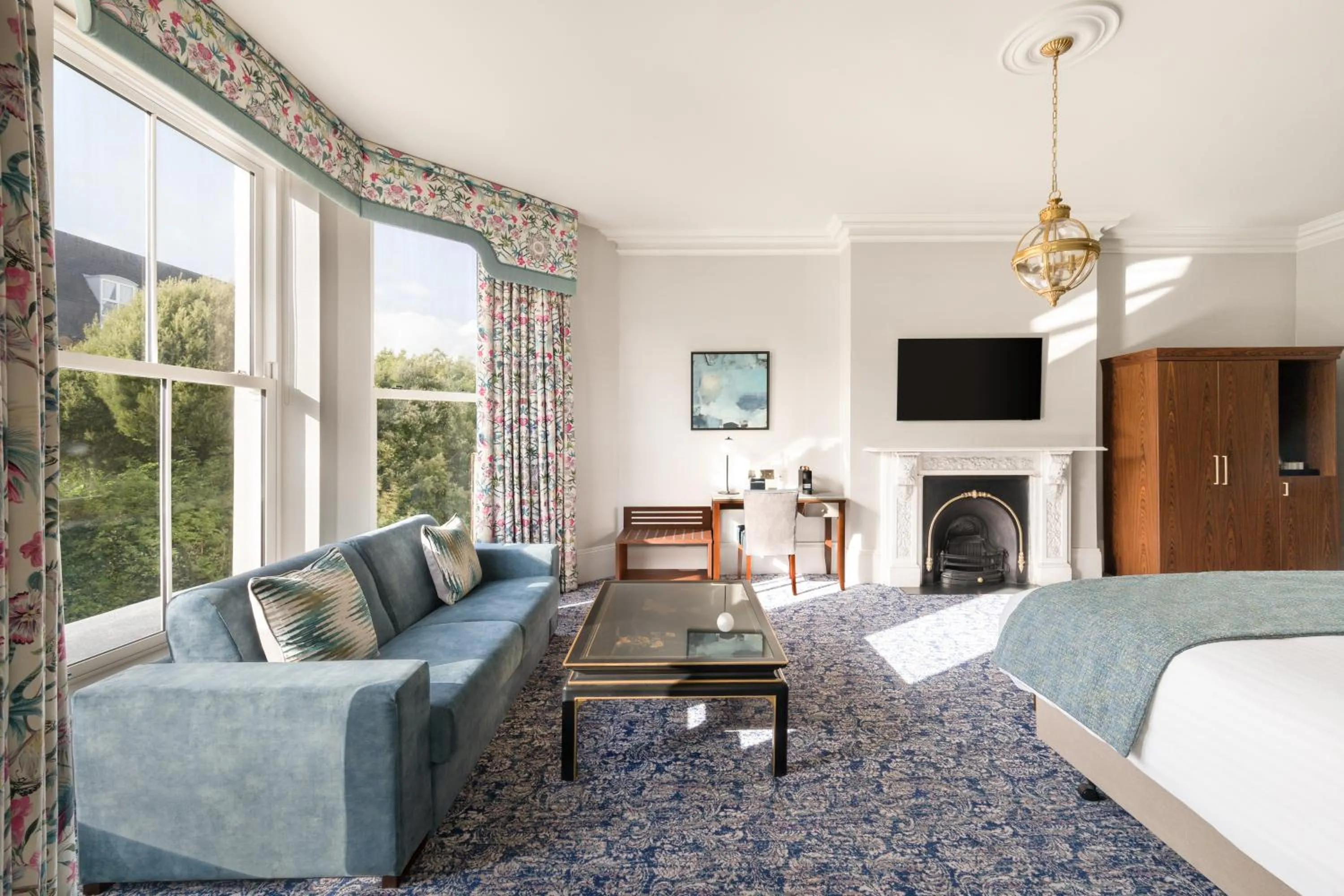 Shower, Bed in voco The Clifton Folkestone by IHG