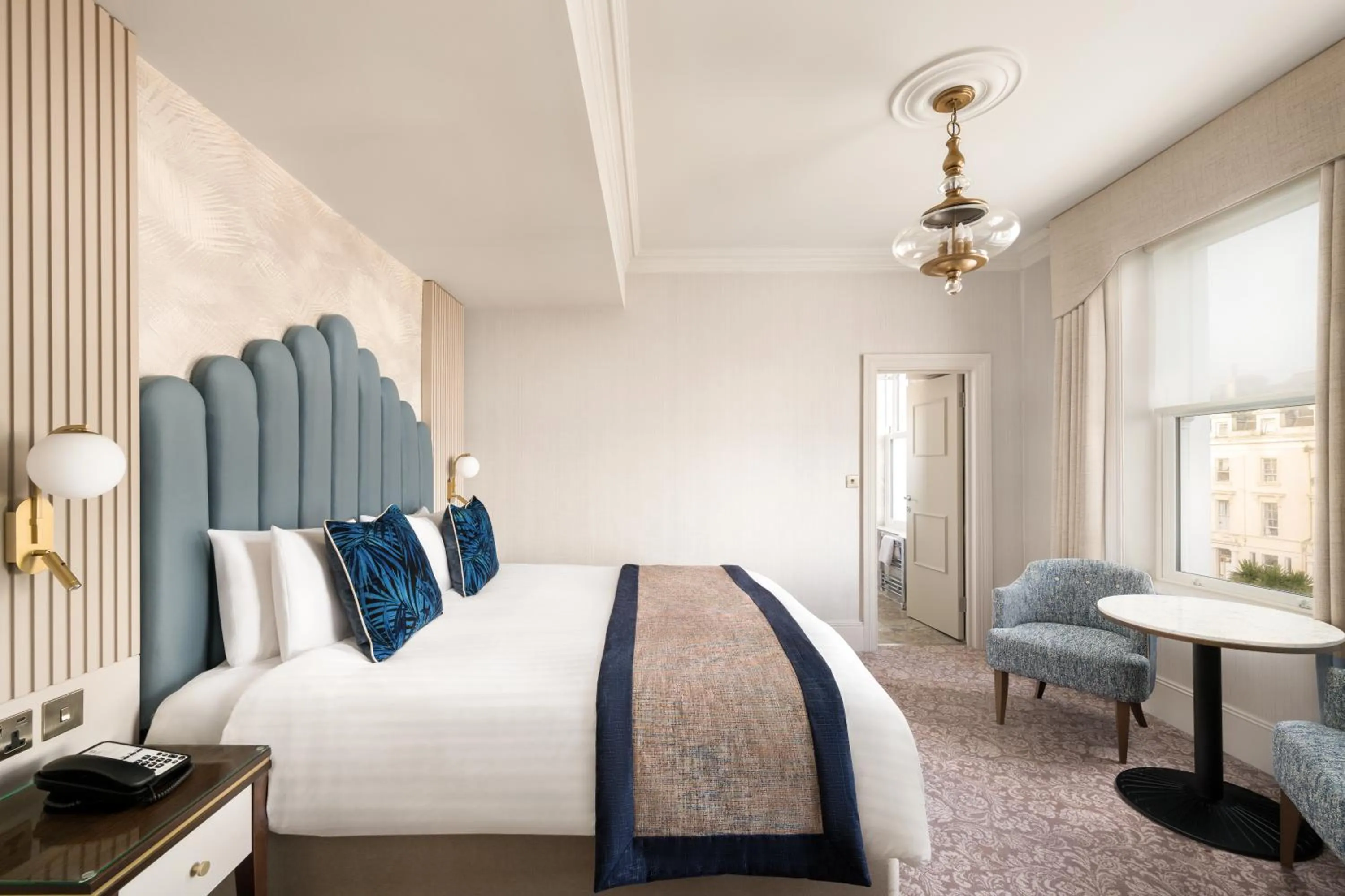 Coffee/tea facilities, Bed in voco The Clifton Folkestone by IHG