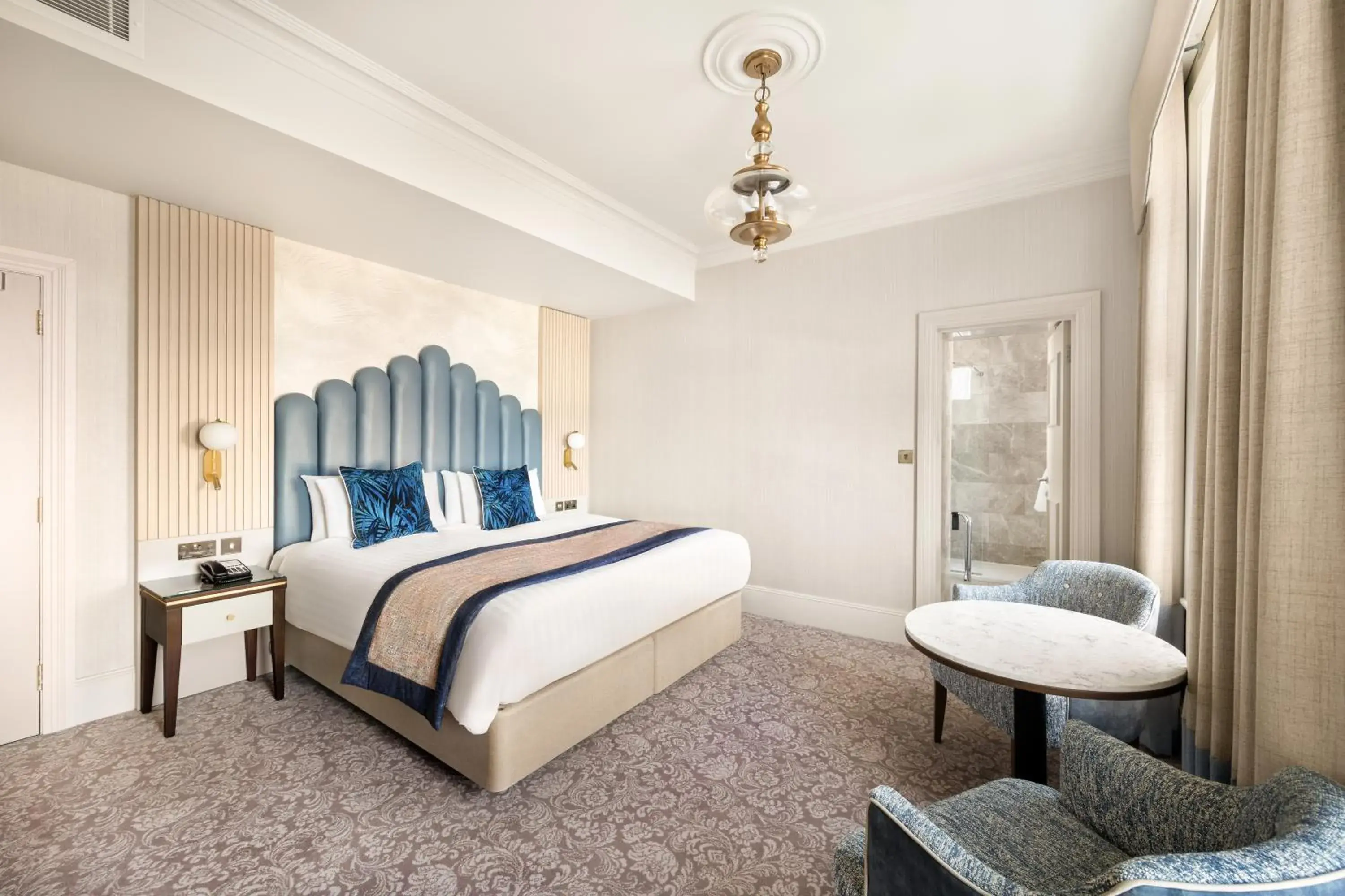 Shower, Bed in voco The Clifton Folkestone by IHG Shower, Bed in voco The Clifton Folkestone by IHG