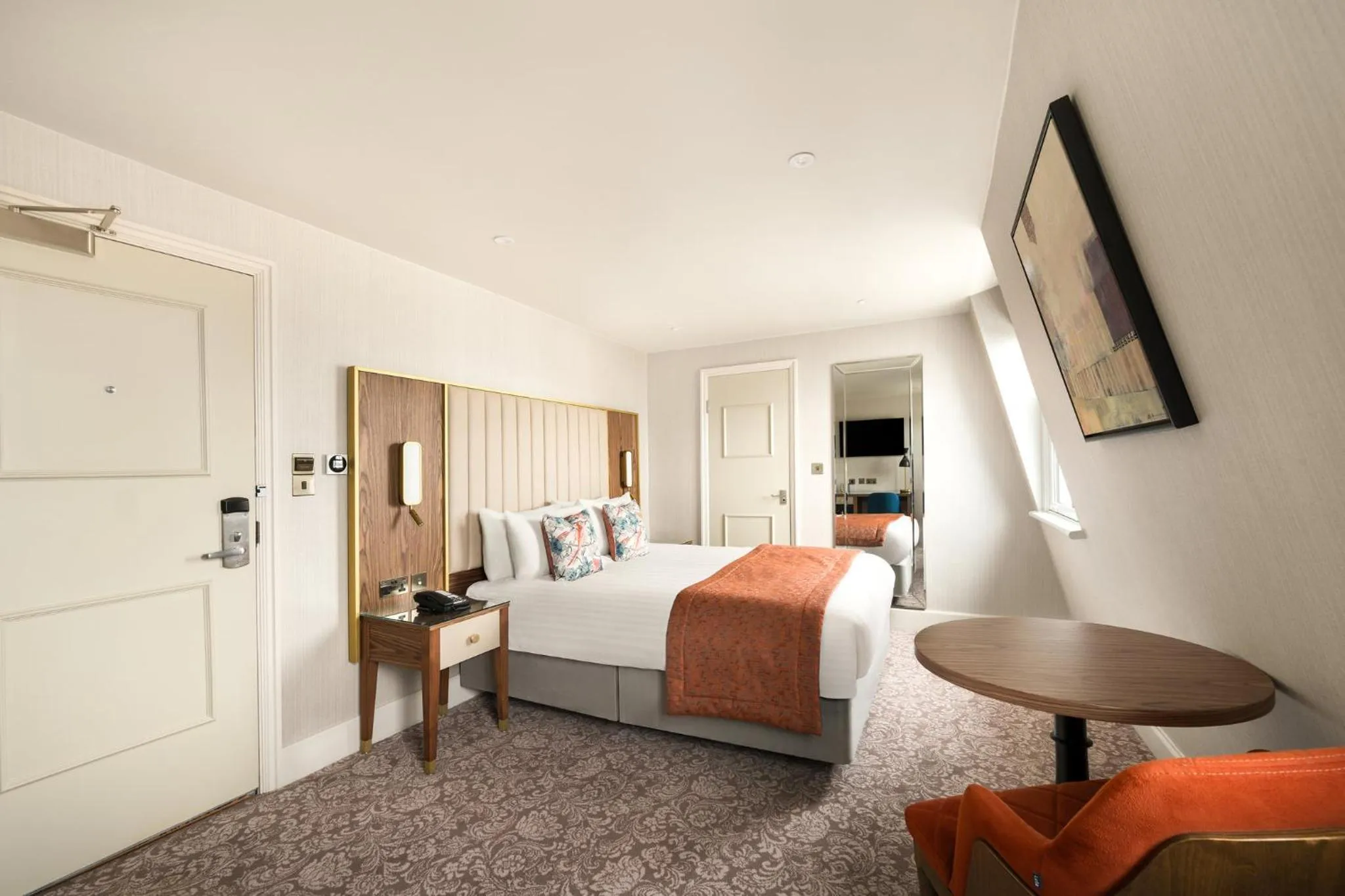 Photo of the whole room, Bed in voco The Clifton Folkestone by IHG