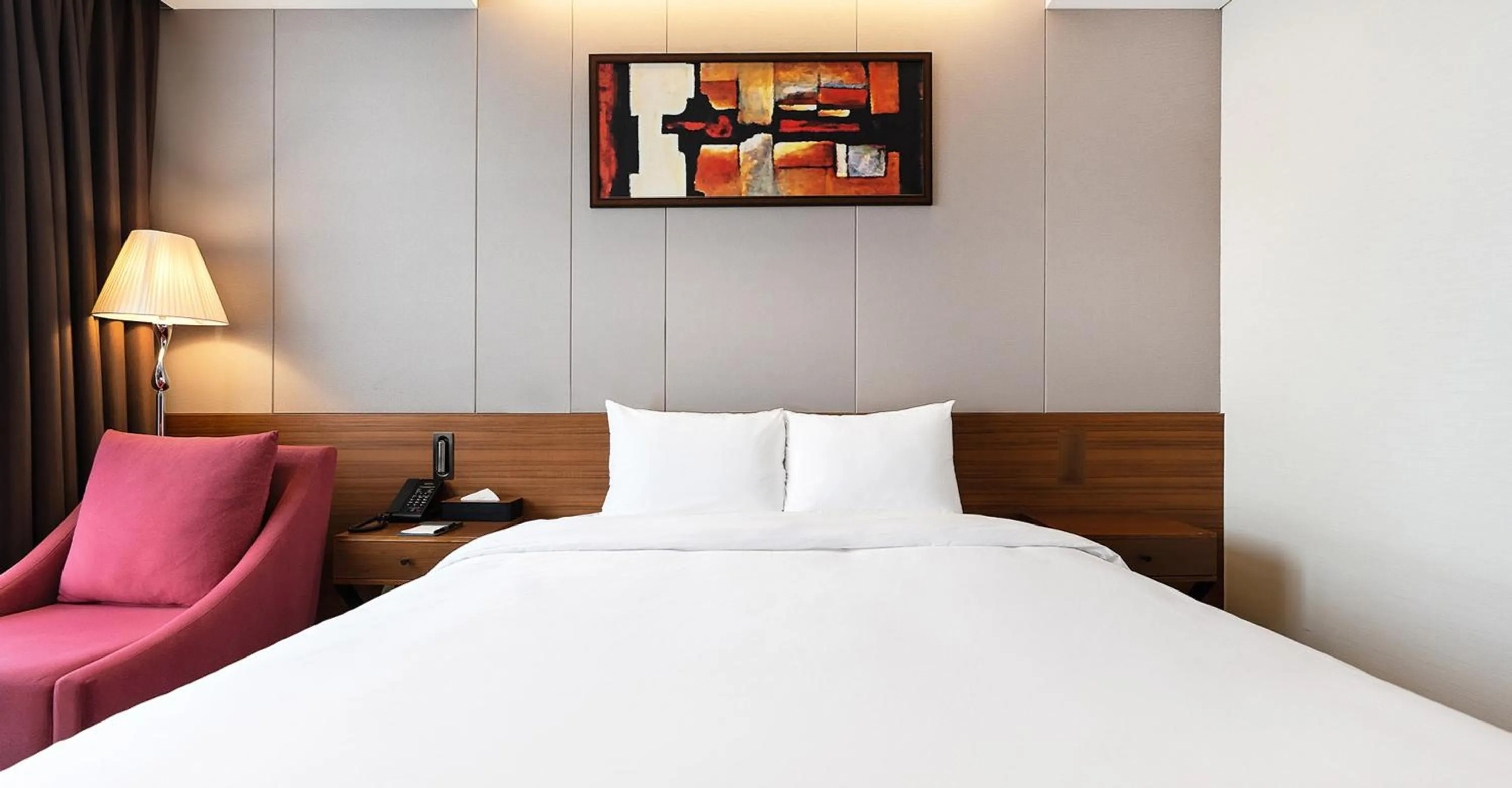 Bed in Gloucester Hotel Jeonju