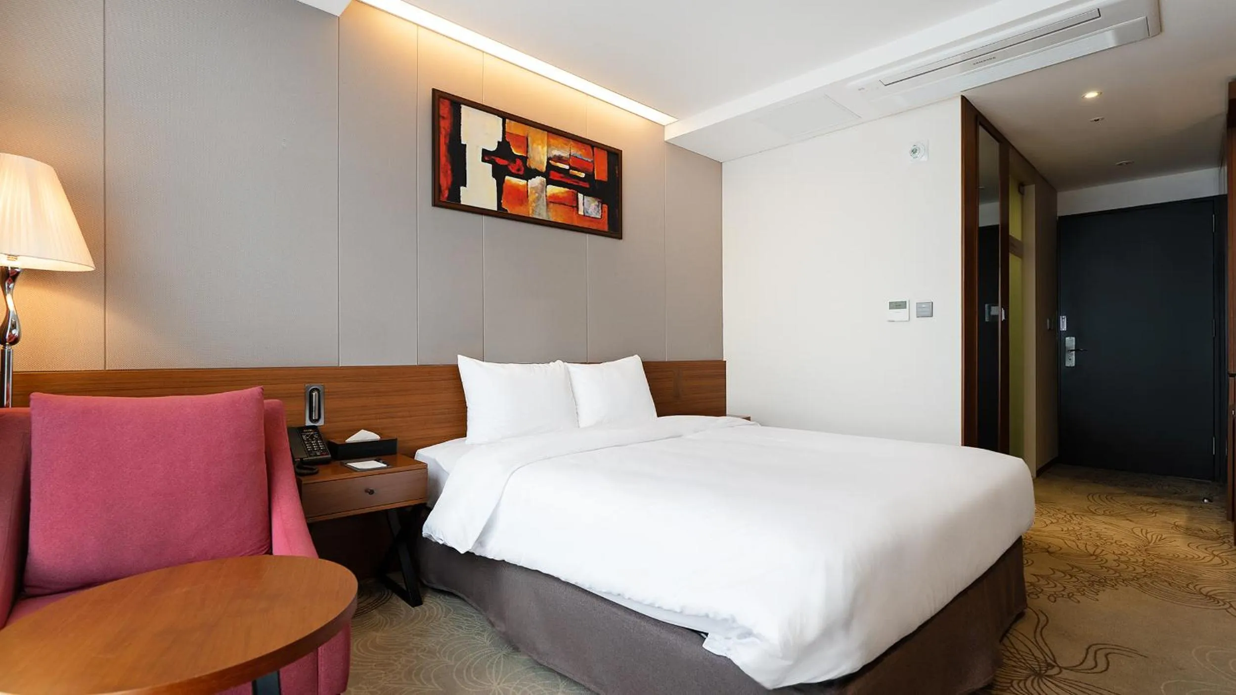 Bed in Gloucester Hotel Jeonju