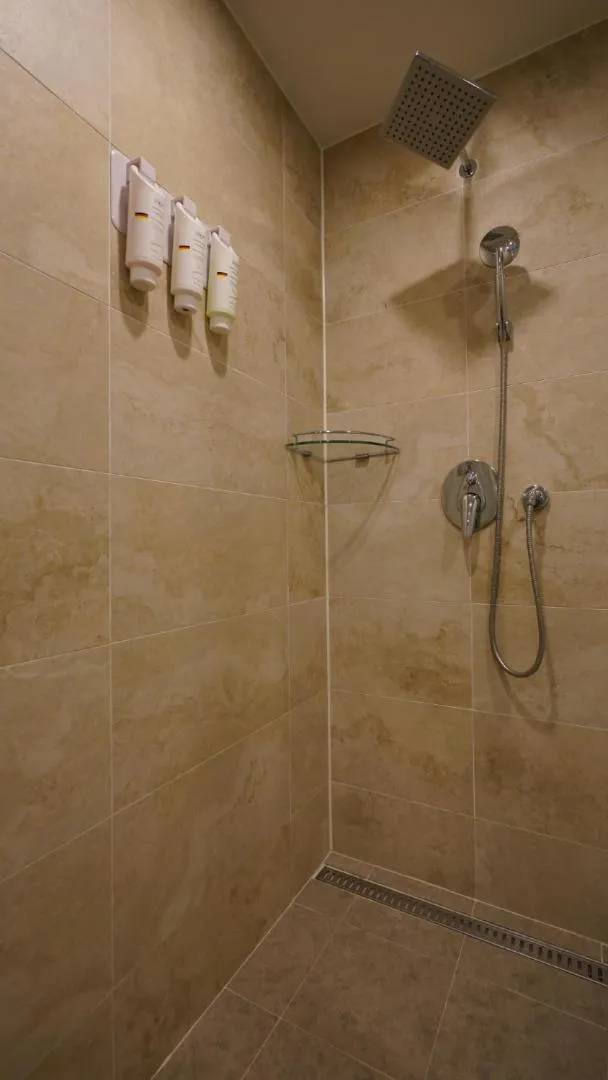 Shower in Gloucester Hotel Jeonju
