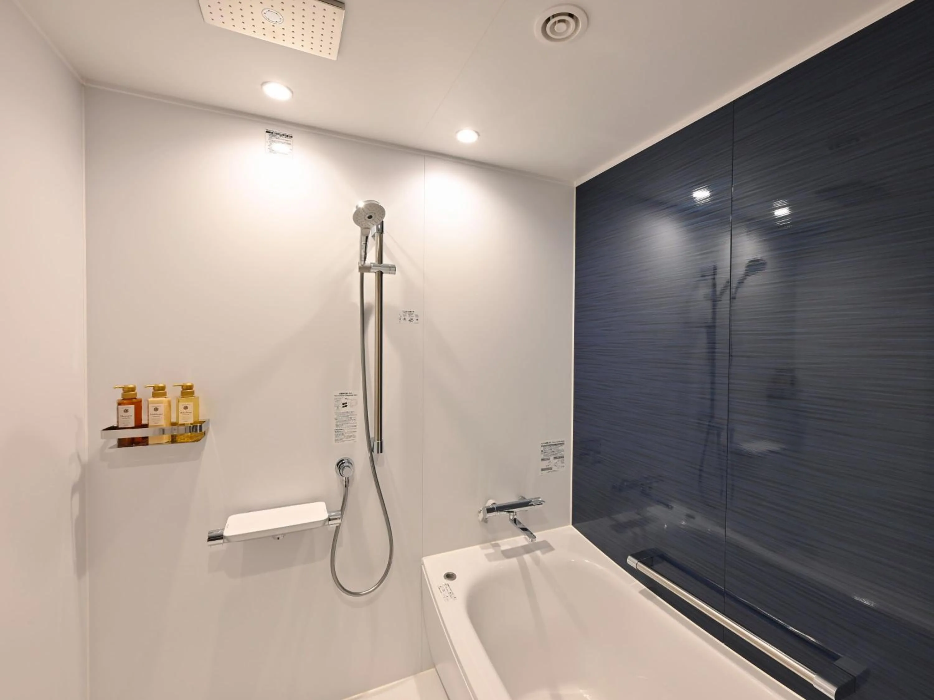 Twin Room with Sea View in Kobe Suma Seaworld Hotel