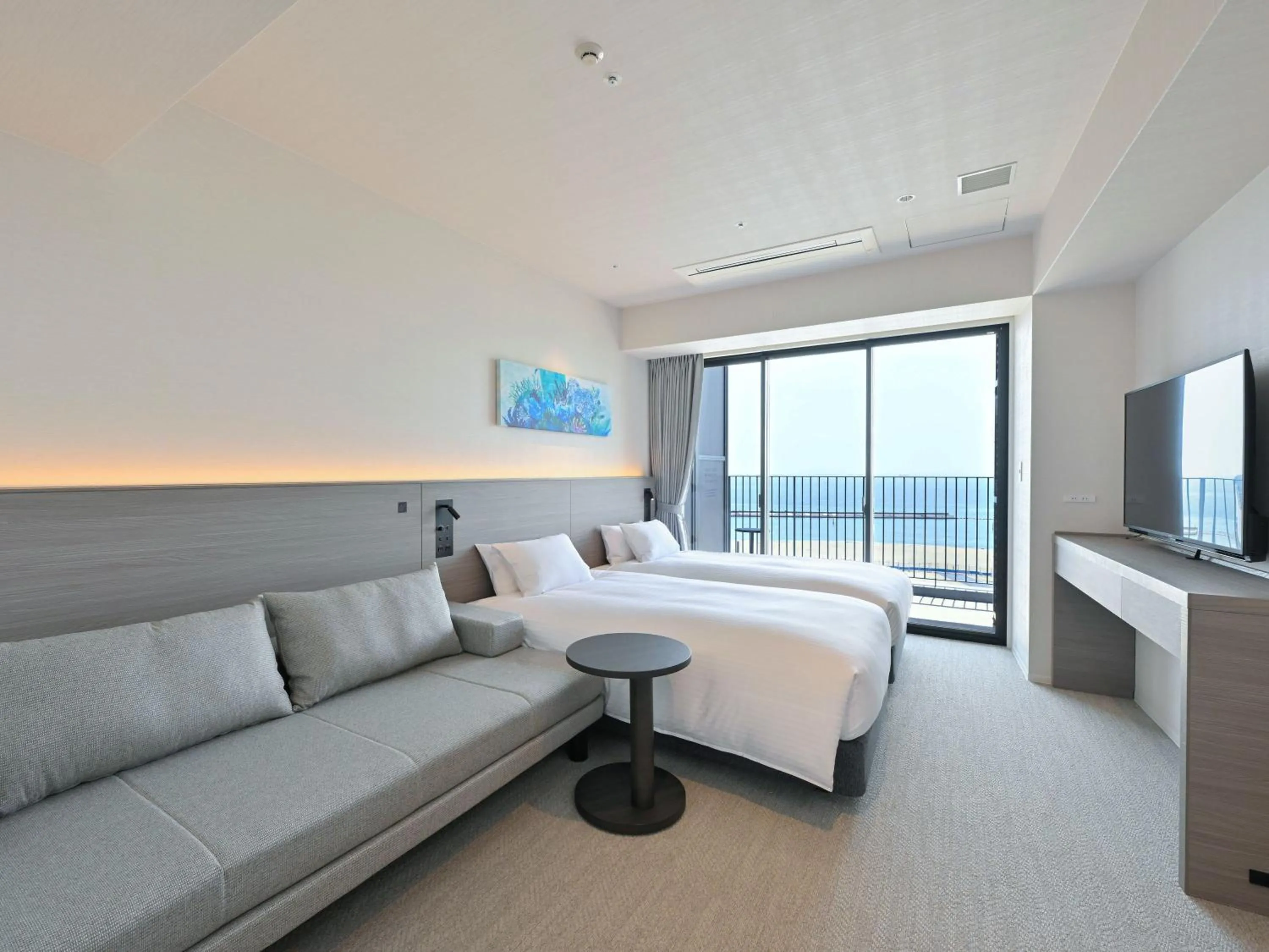 Superior Twin Room with Sea View in Kobe Suma Seaworld Hotel