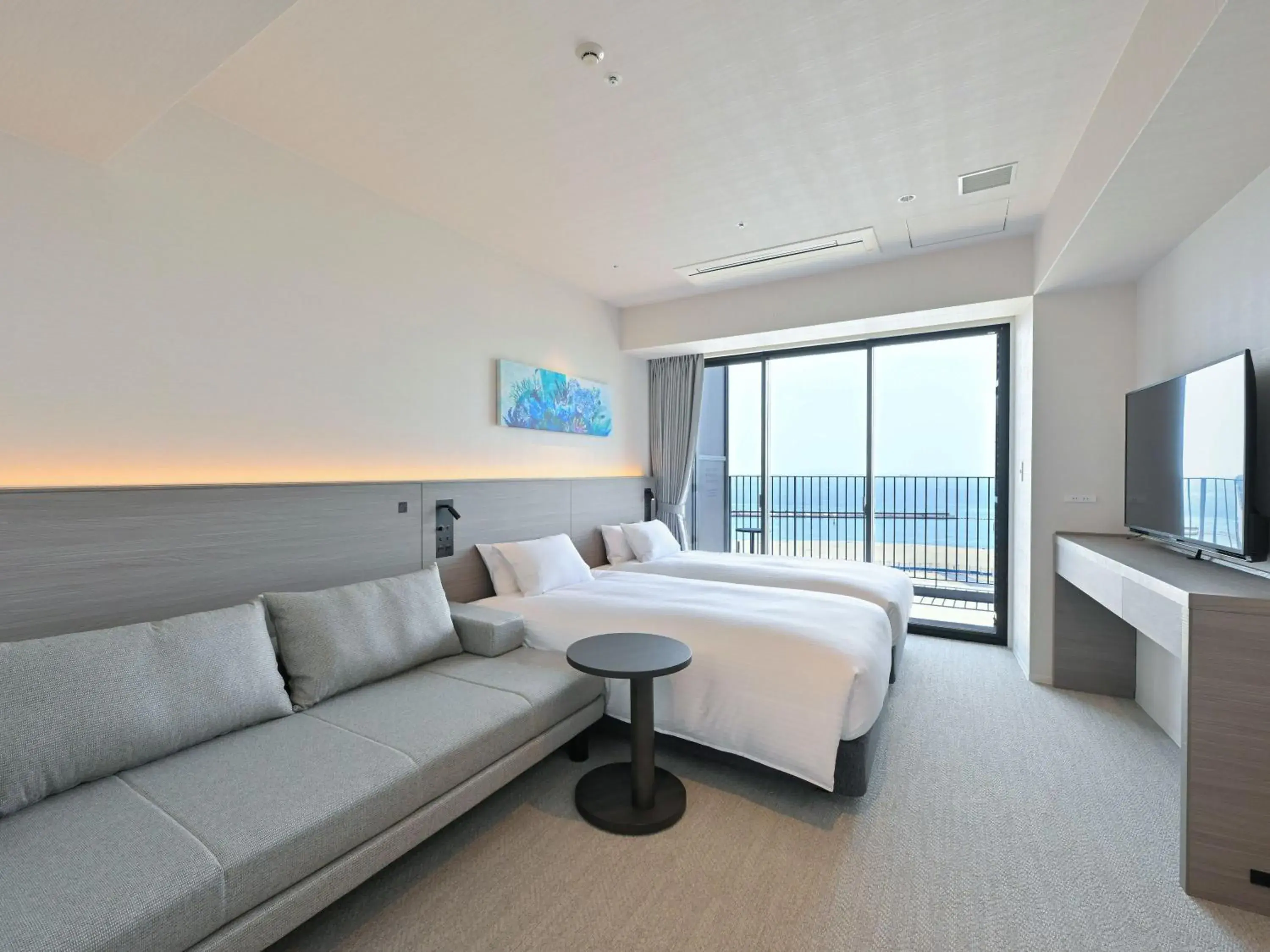 Superior Twin Room with Sea View in Kobe Suma Seaworld Hotel Superior Twin Room with Sea View in Kobe Suma Seaworld Hotel