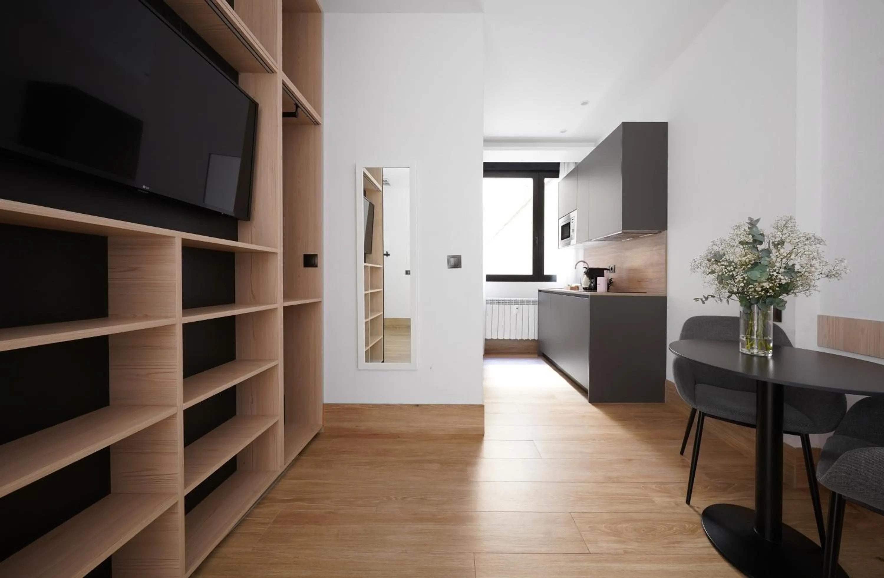 Communal lounge/ TV room in Numa Madrid Goya