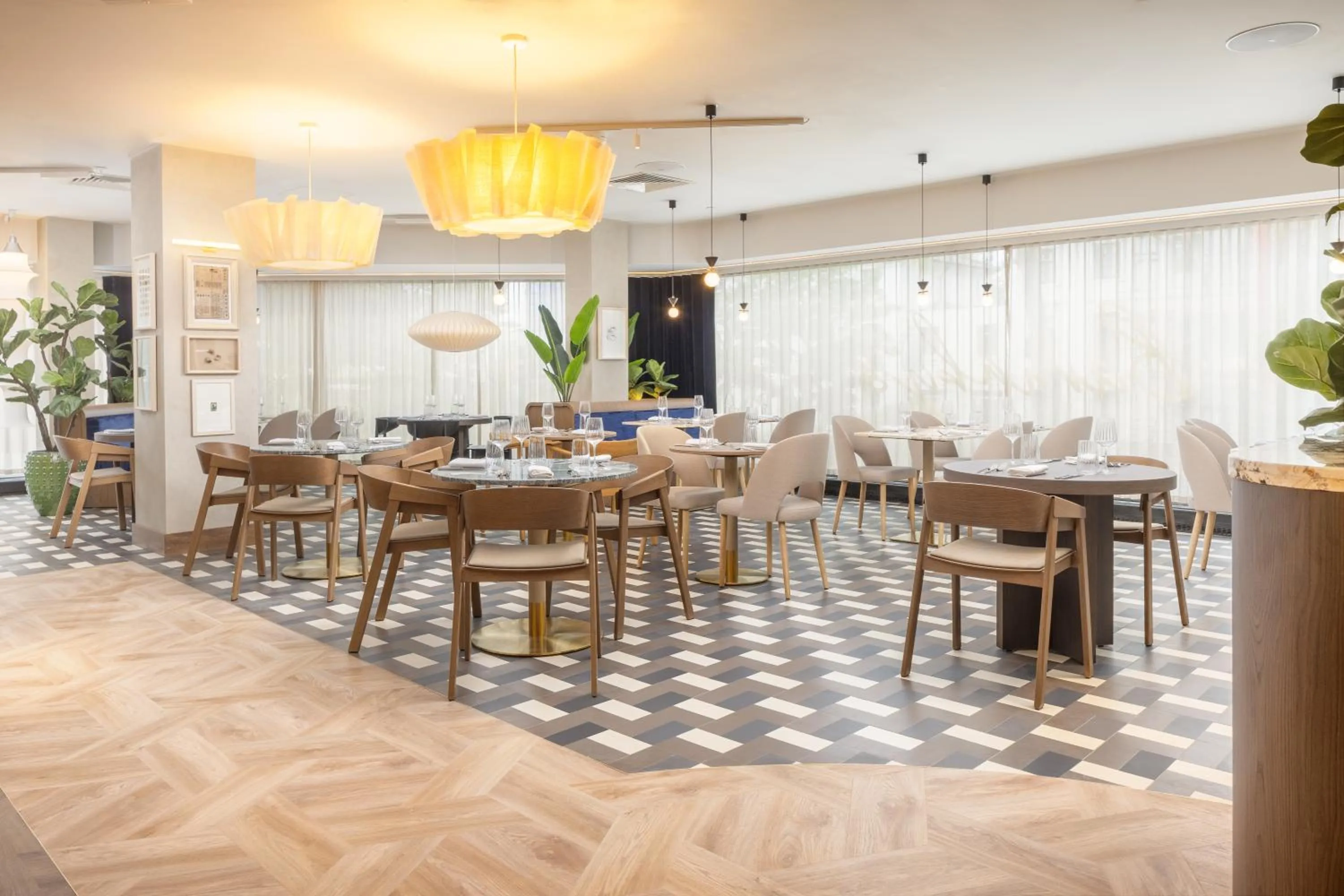 Restaurant/places to eat in ibis London Earls Court