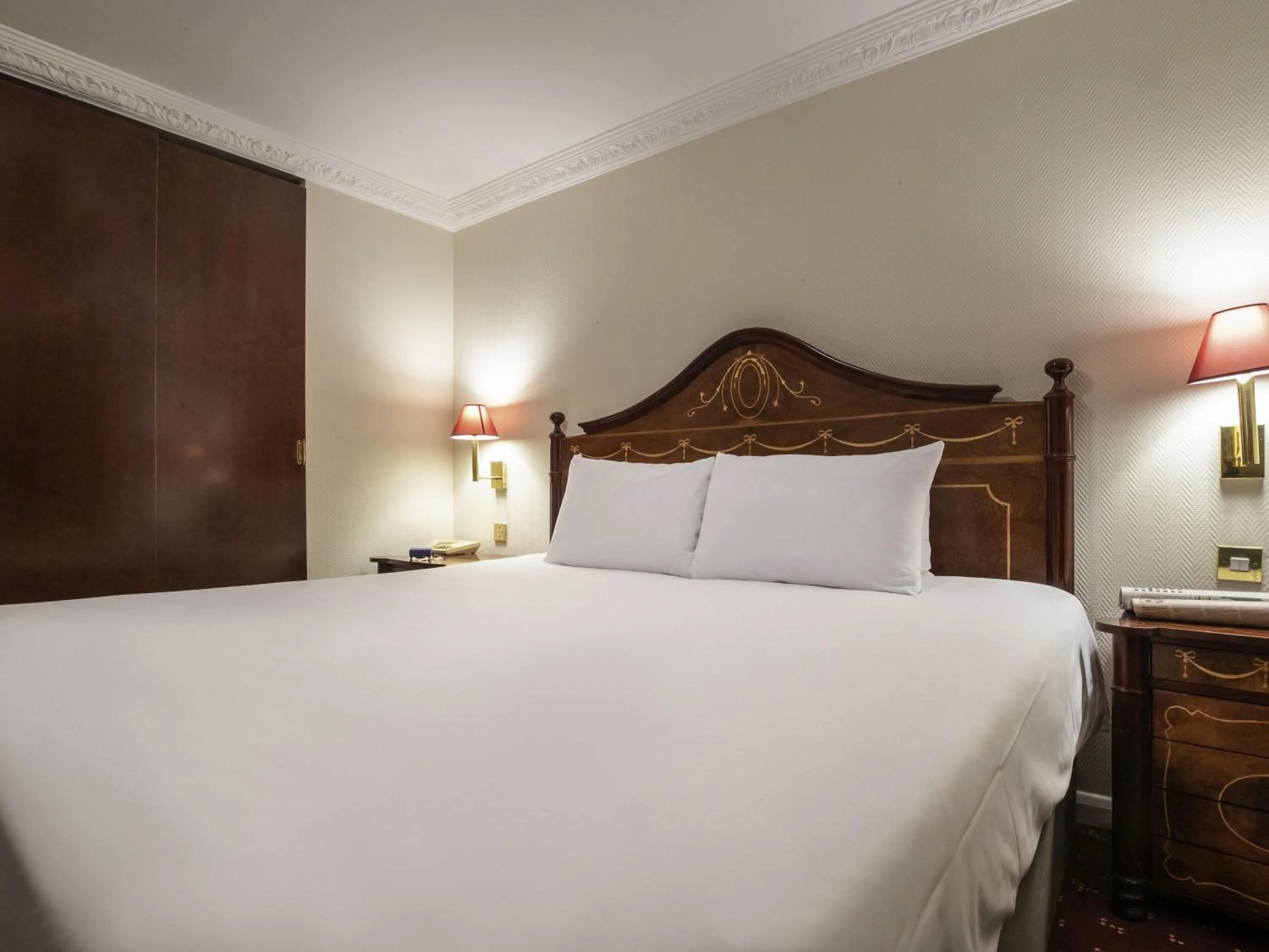 Bedroom, Bed in ibis London Earls Court