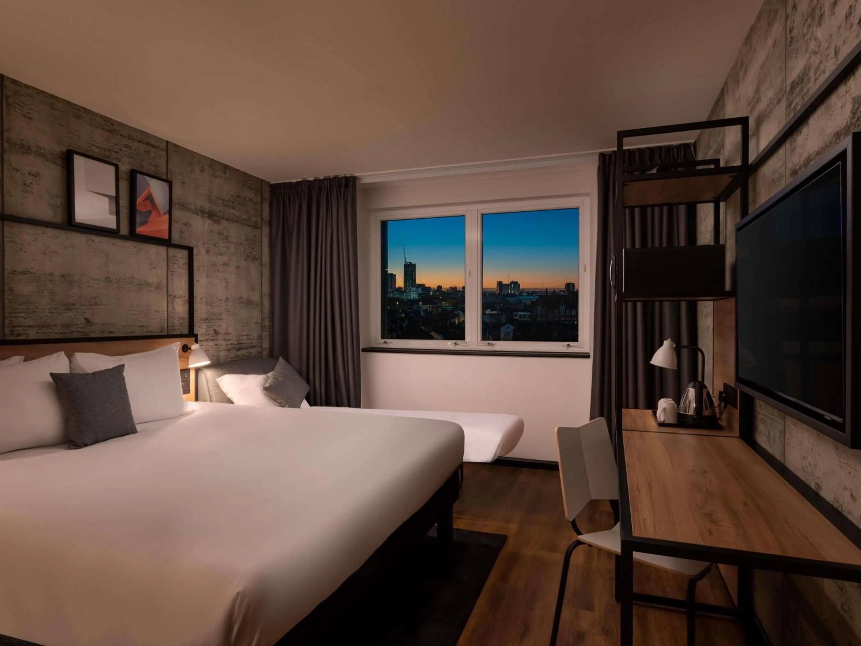 Bedroom, Bed in ibis London Earls Court