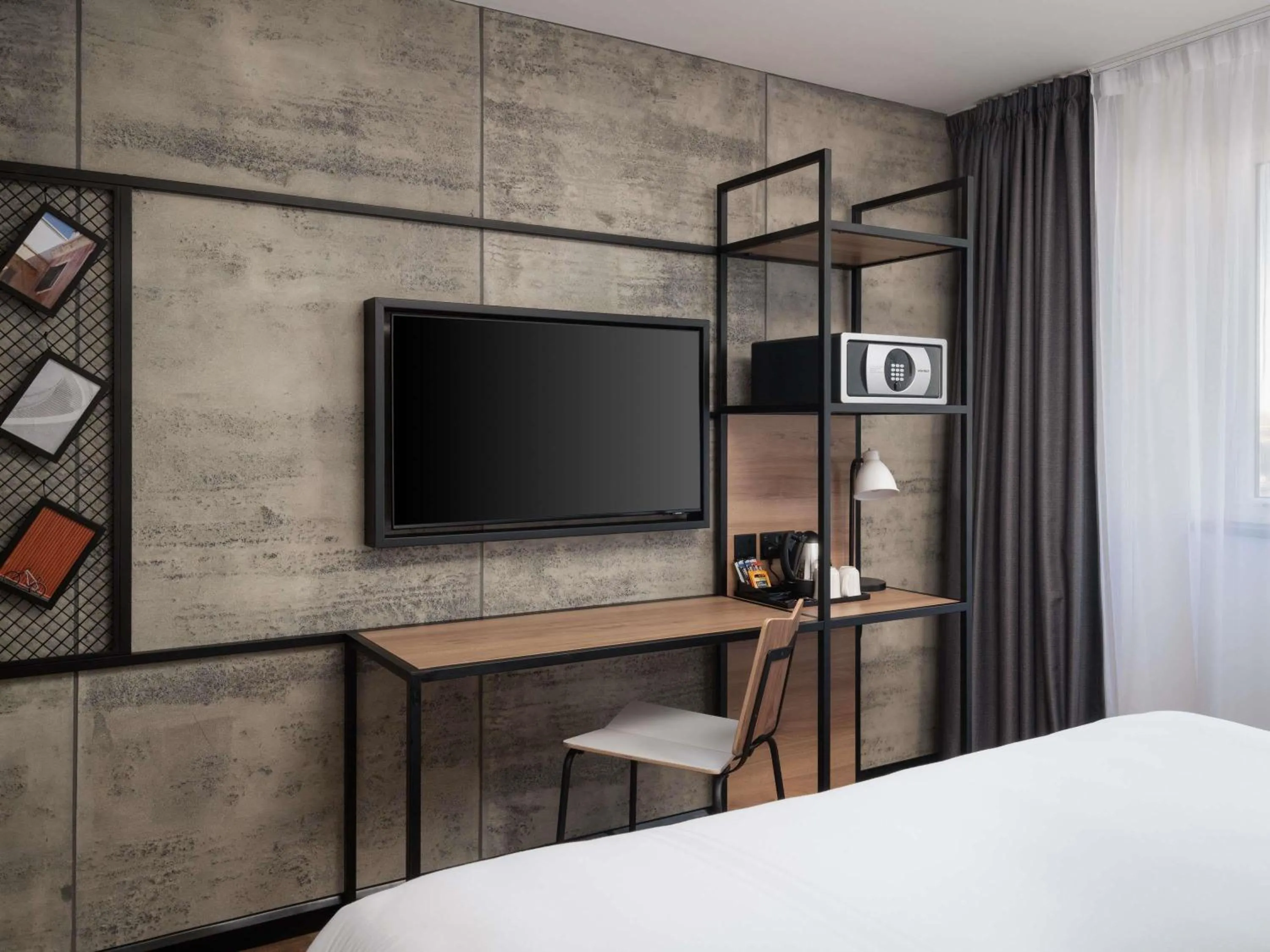 Bedroom, Bed in ibis London Earls Court