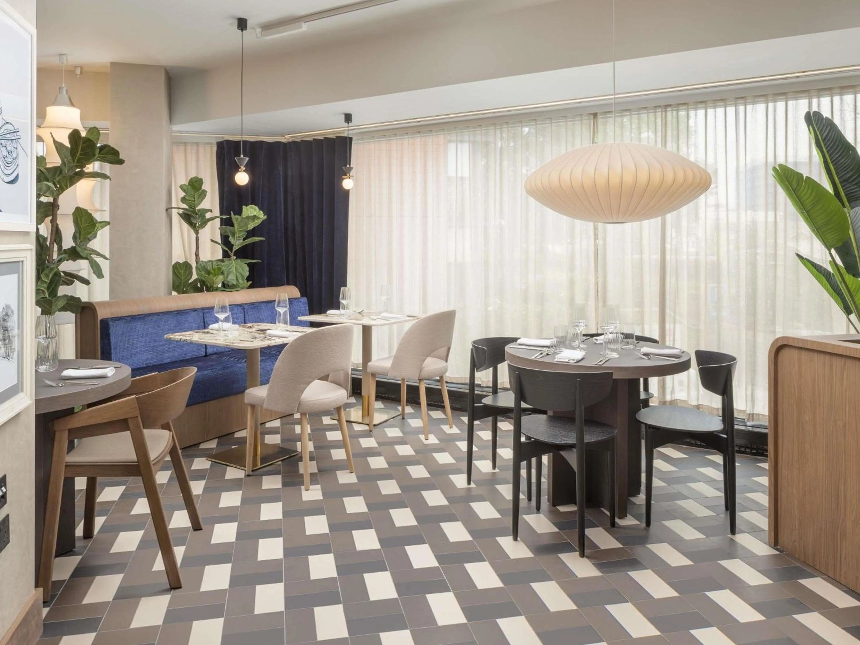 Restaurant/places to eat in ibis London Earls Court