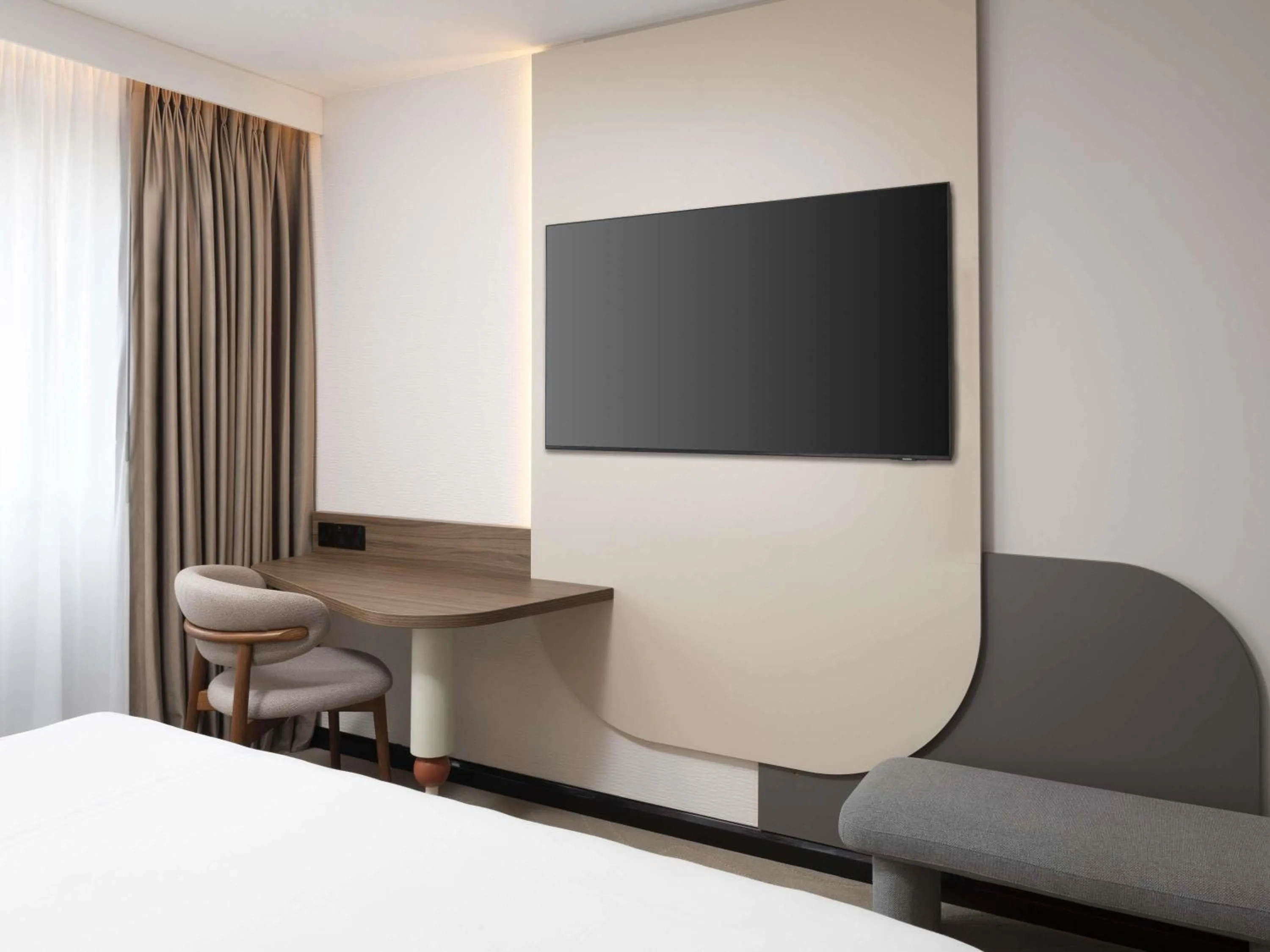 Bedroom, Bed in ibis London Earls Court