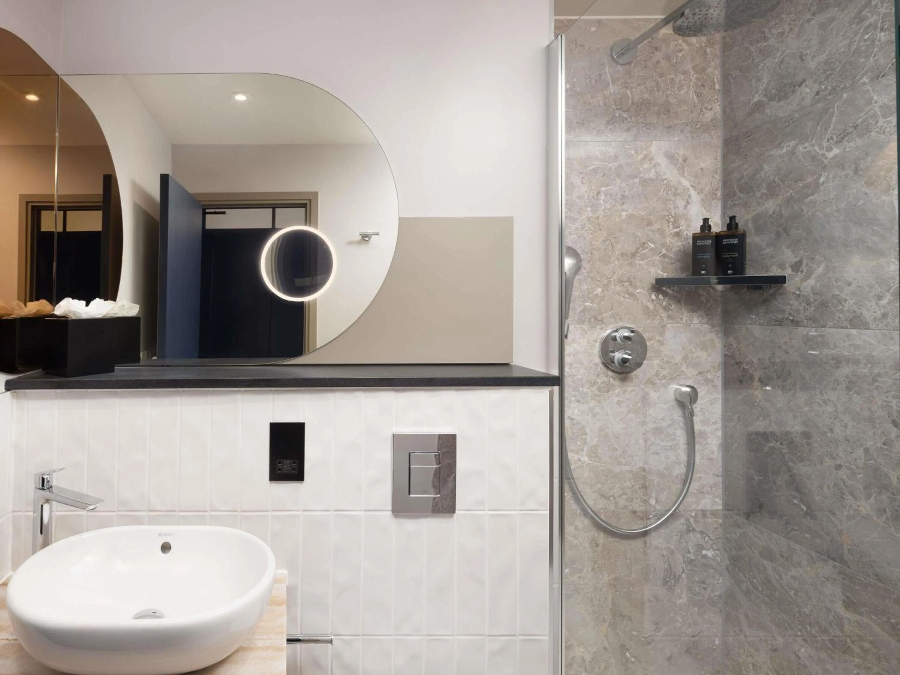 Bedroom in ibis London Earls Court