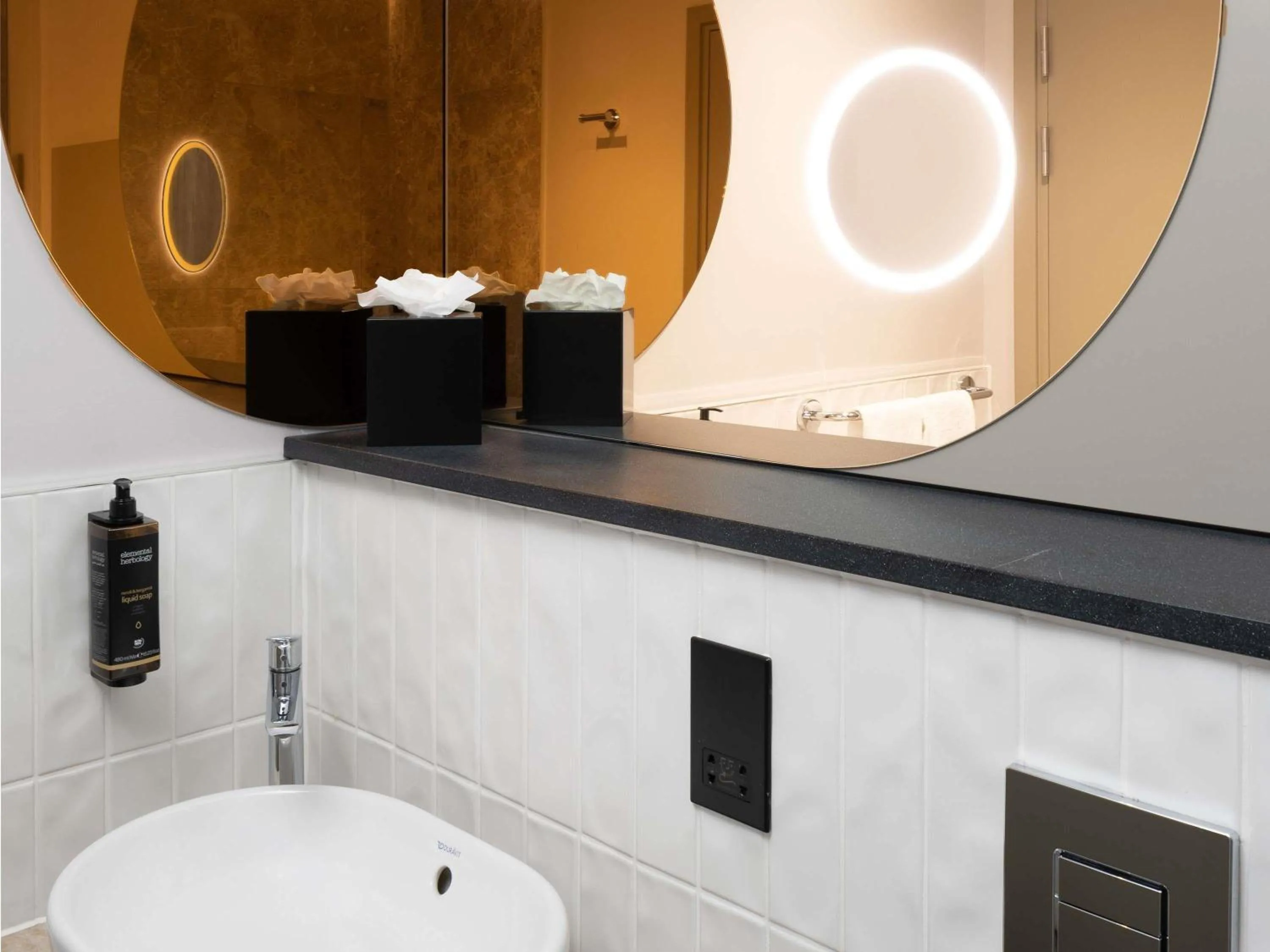 Bedroom in ibis London Earls Court