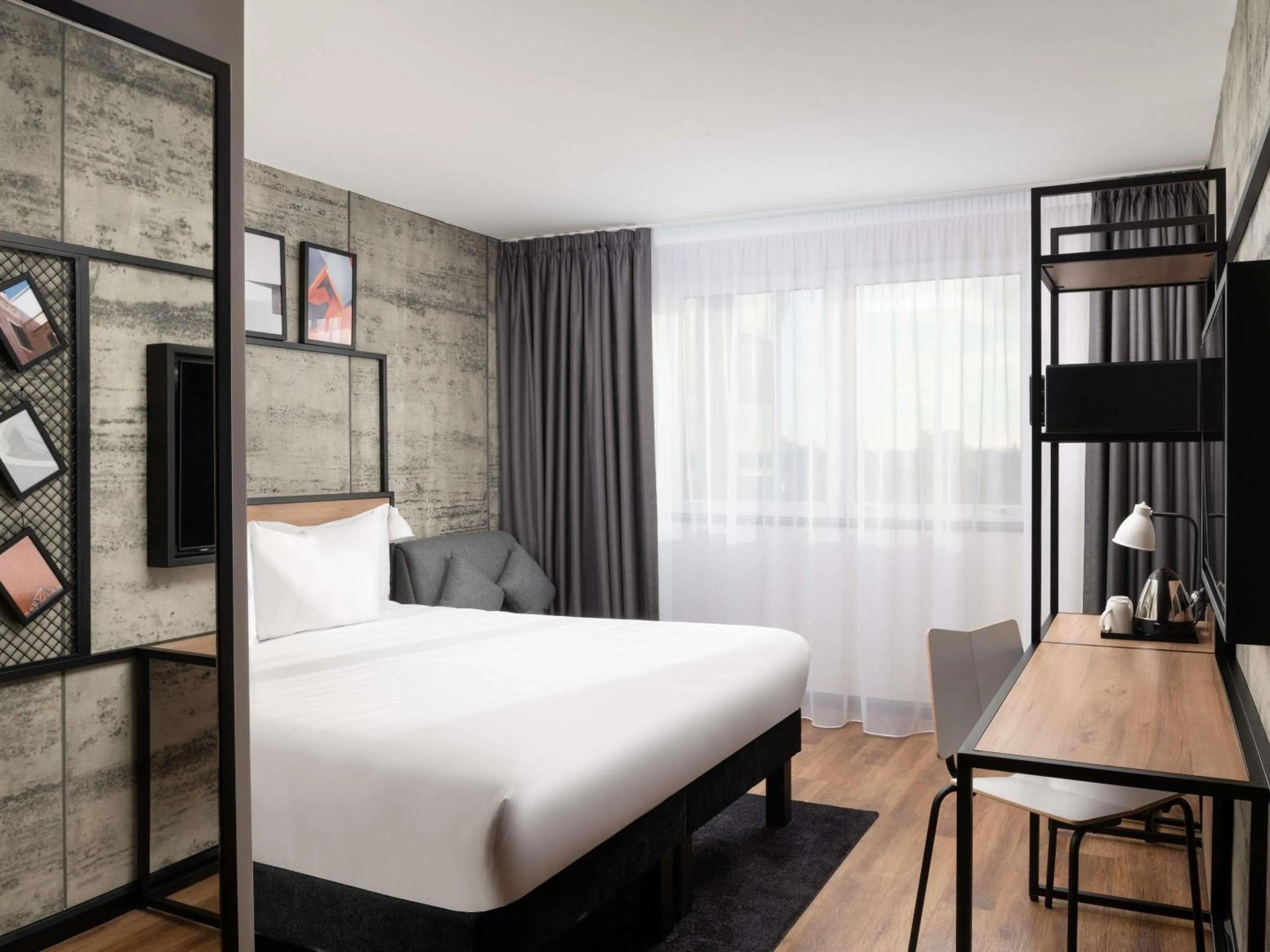 Bedroom, Bed in ibis London Earls Court