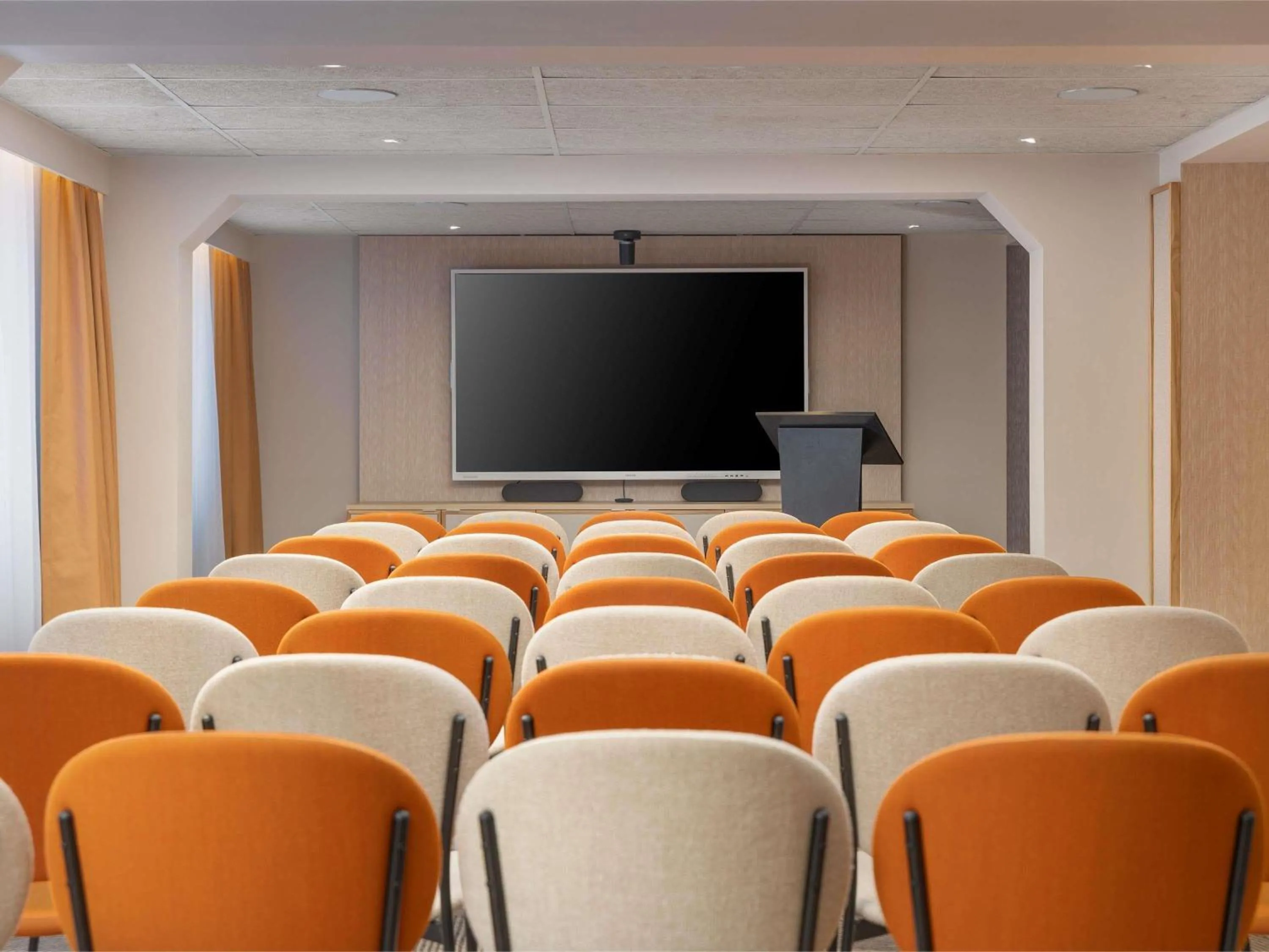 Meeting/conference room in ibis London Earls Court