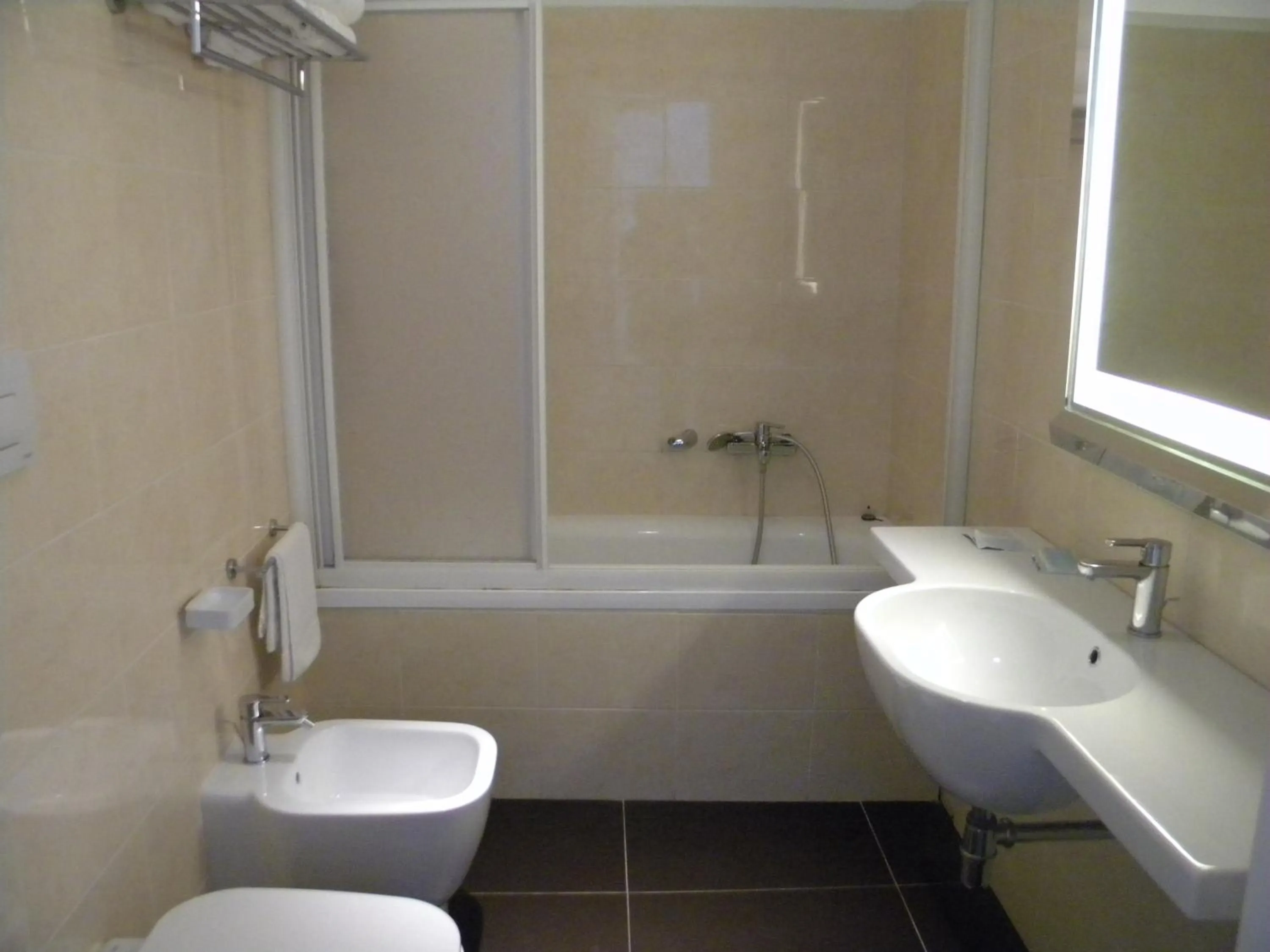 Bath in HOTEL GENOVA