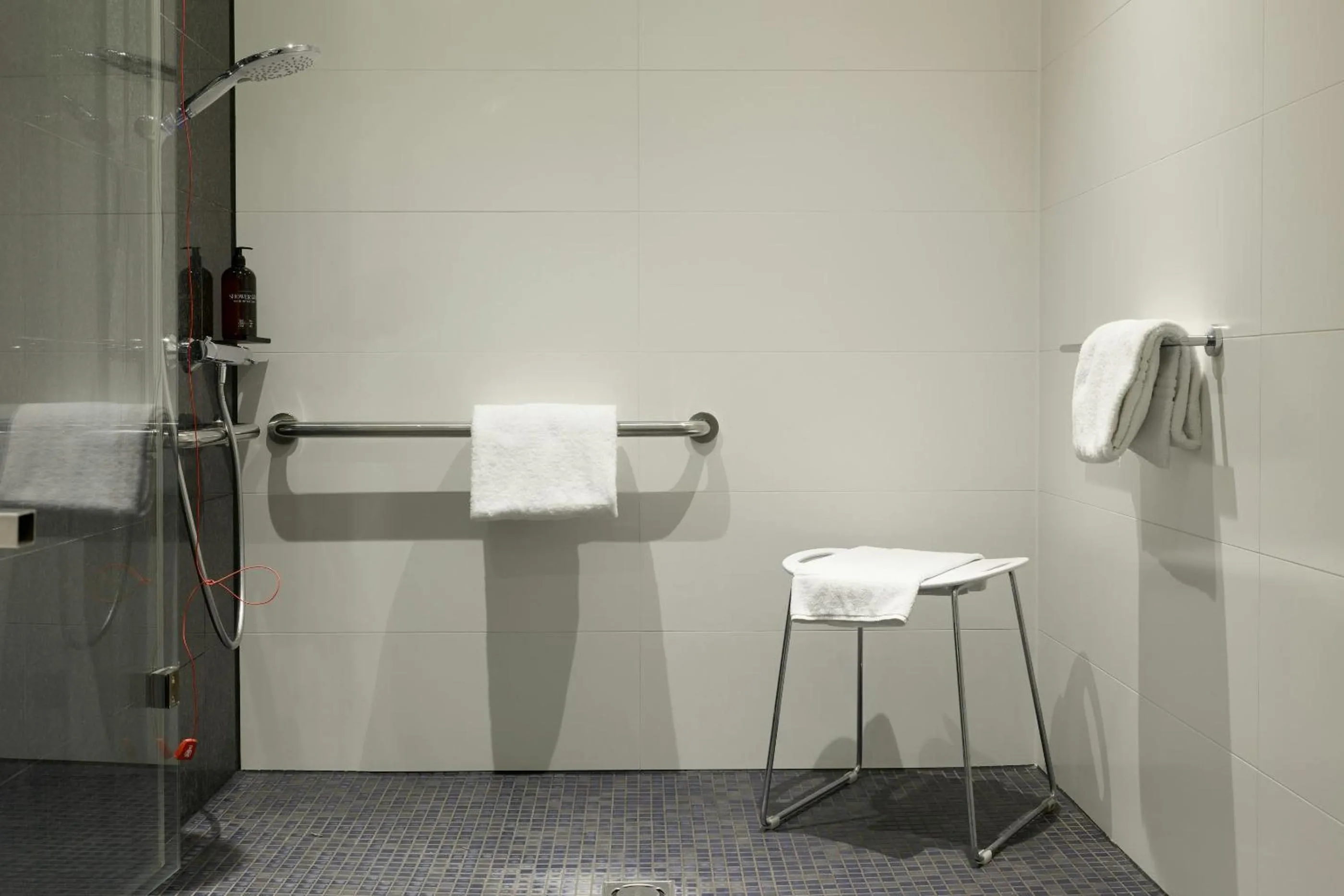 Bathroom in The Cloud One Wien-Staatsoper
