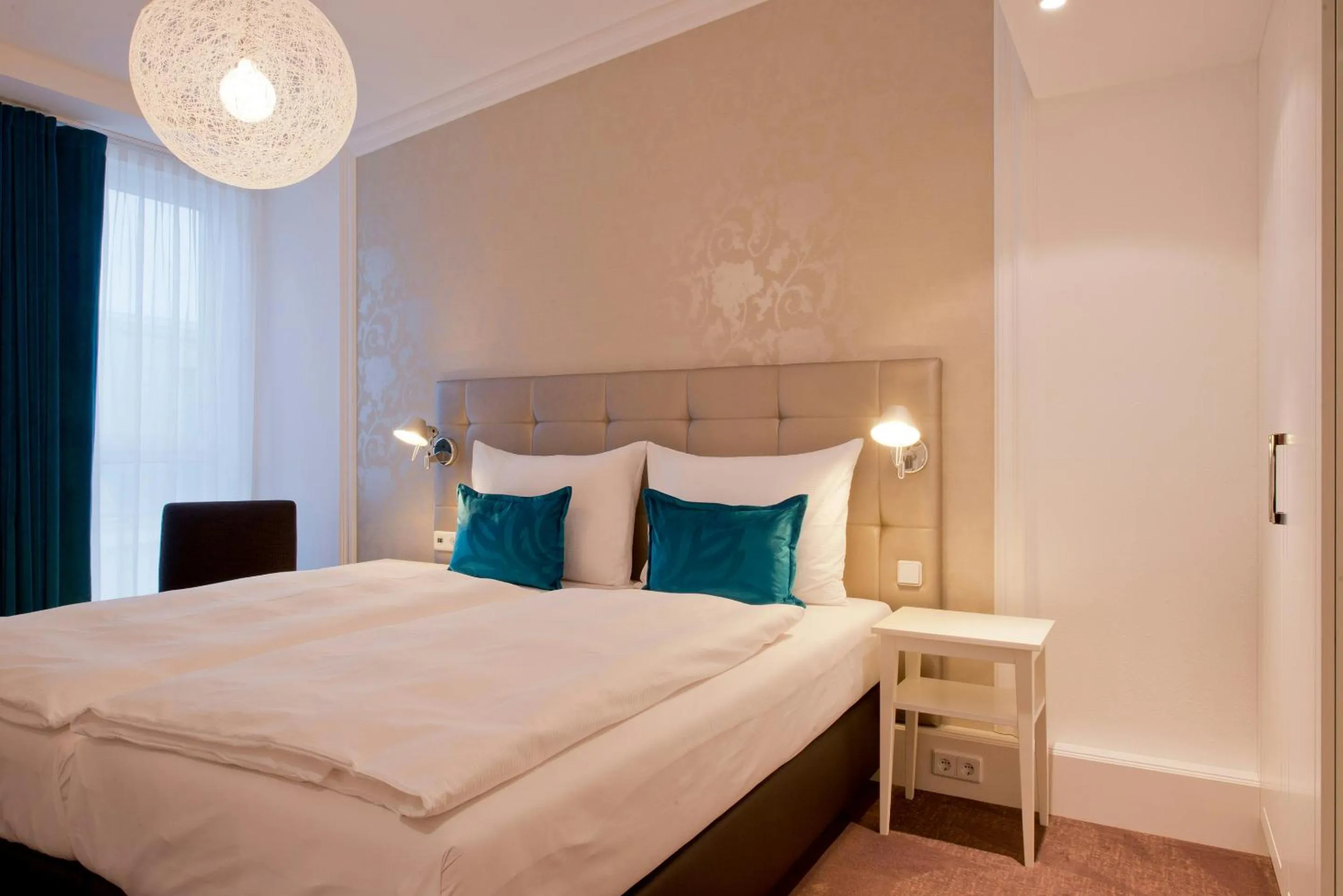 Bedroom, Bed in The Cloud One Wien-Staatsoper