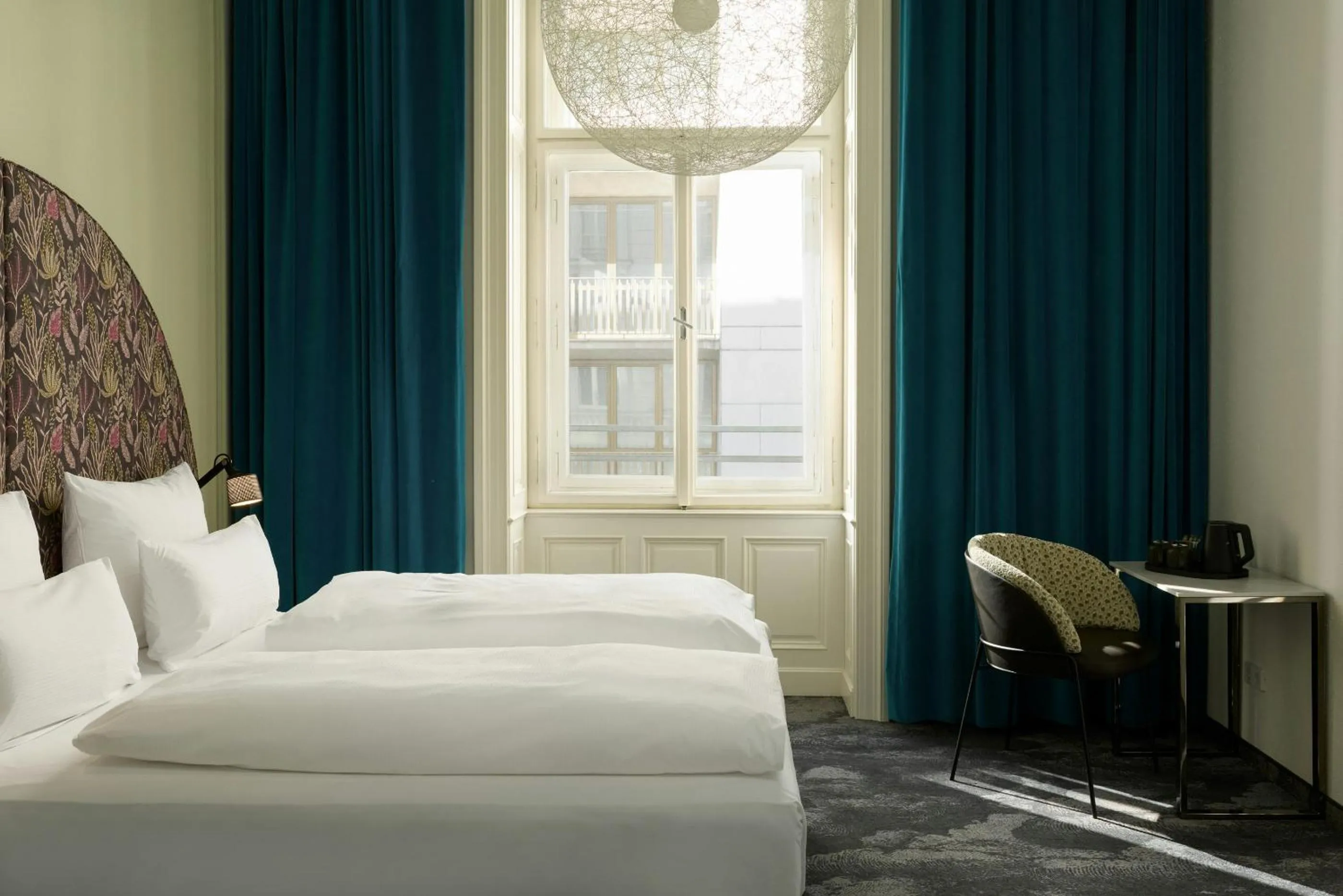 Photo of the whole room, Bed in The Cloud One Wien-Staatsoper