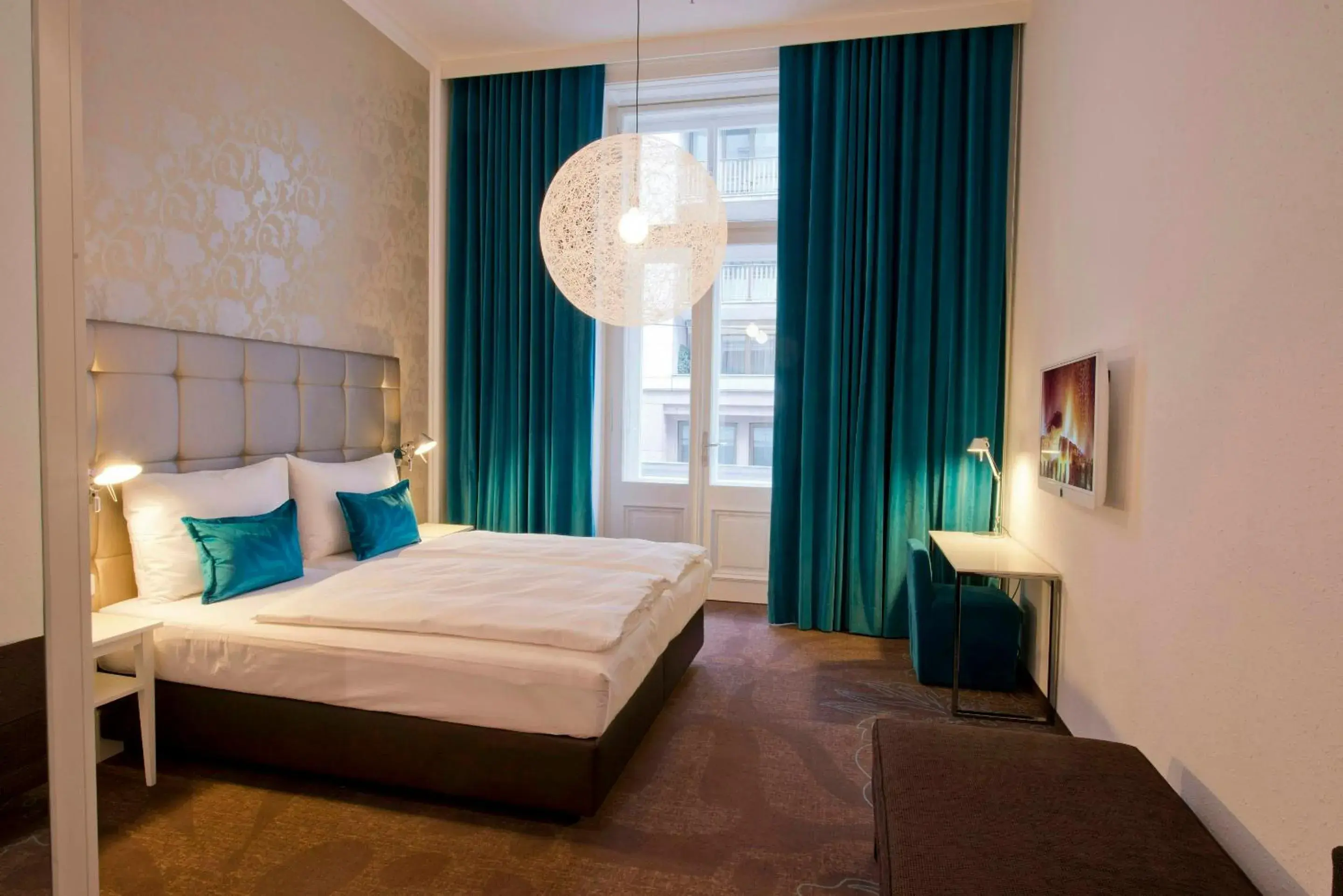 Deluxe Double Room in The Cloud One Wien-Staatsoper Deluxe Double Room in The Cloud One Wien-Staatsoper