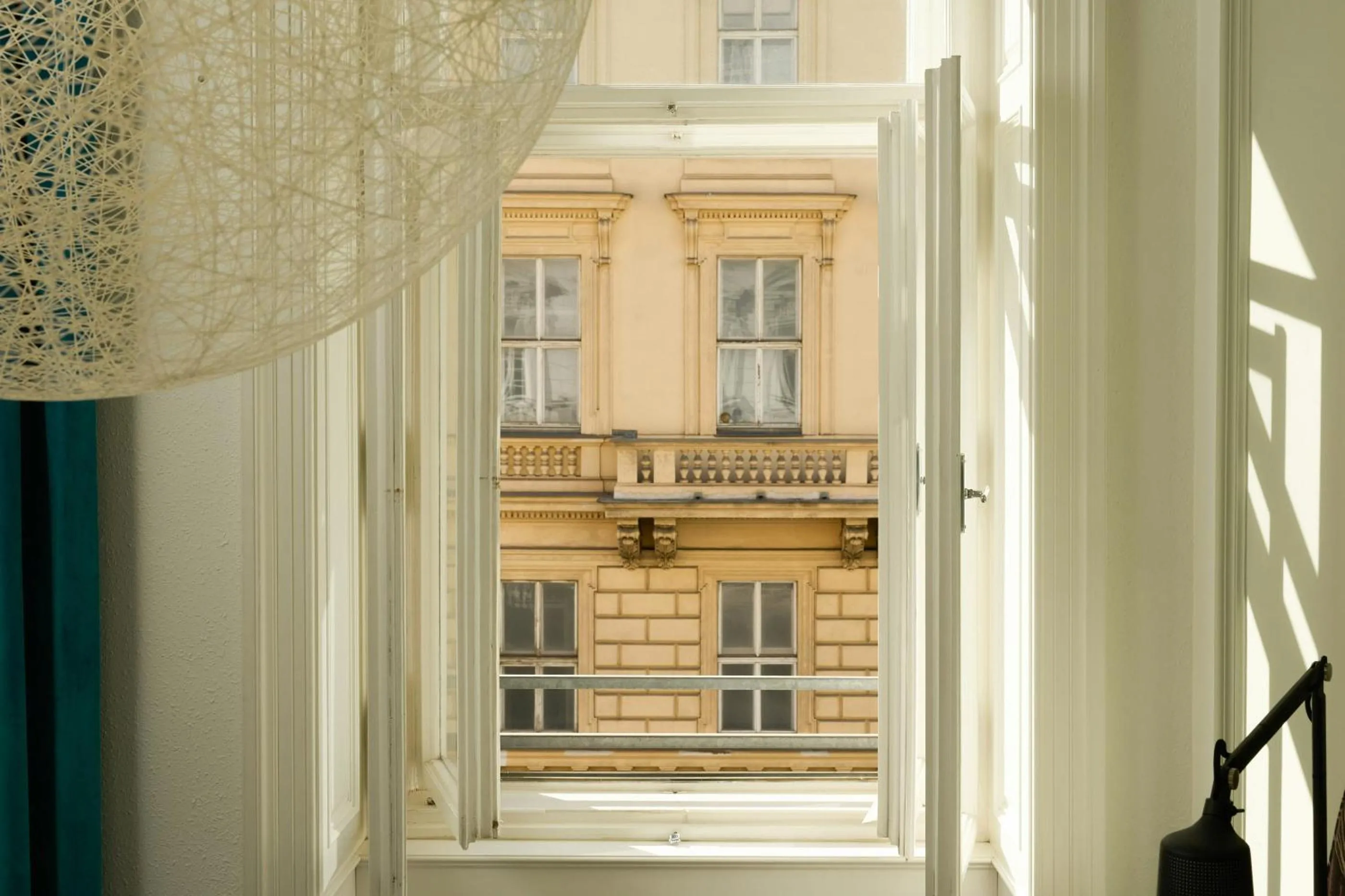 Photo of the whole room in The Cloud One Wien-Staatsoper