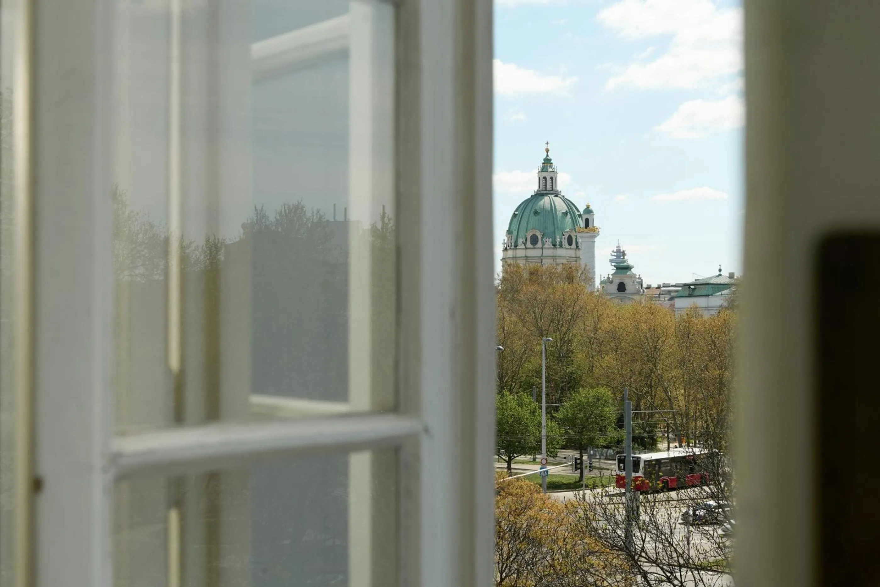 Photo of the whole room in The Cloud One Wien-Staatsoper