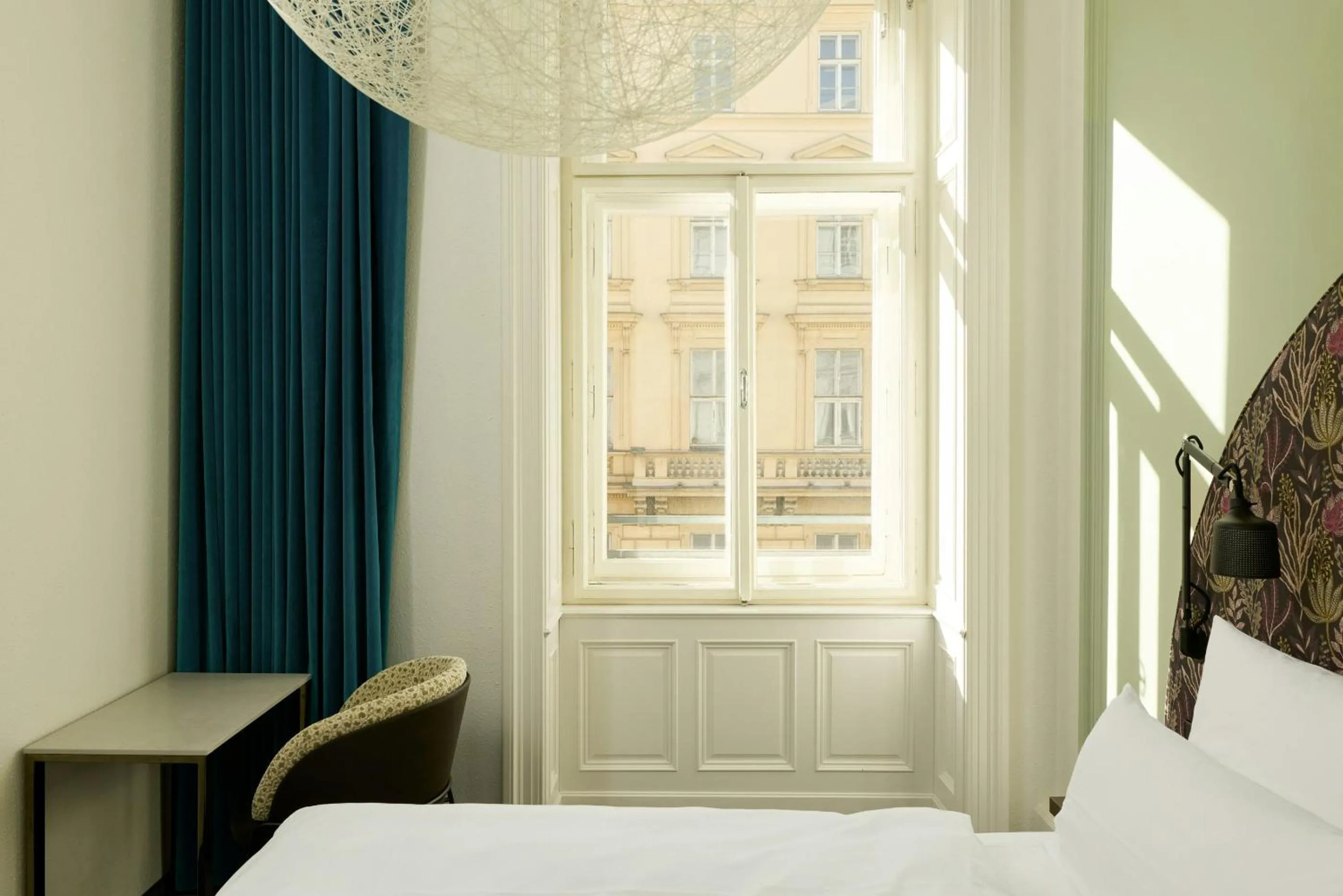 Photo of the whole room, Bed in The Cloud One Wien-Staatsoper