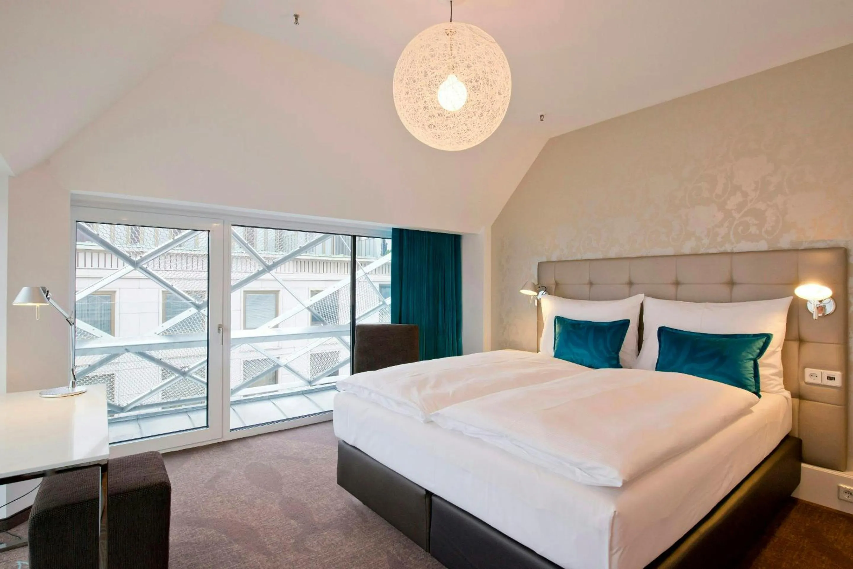 Bedroom, Bed in The Cloud One Wien-Staatsoper