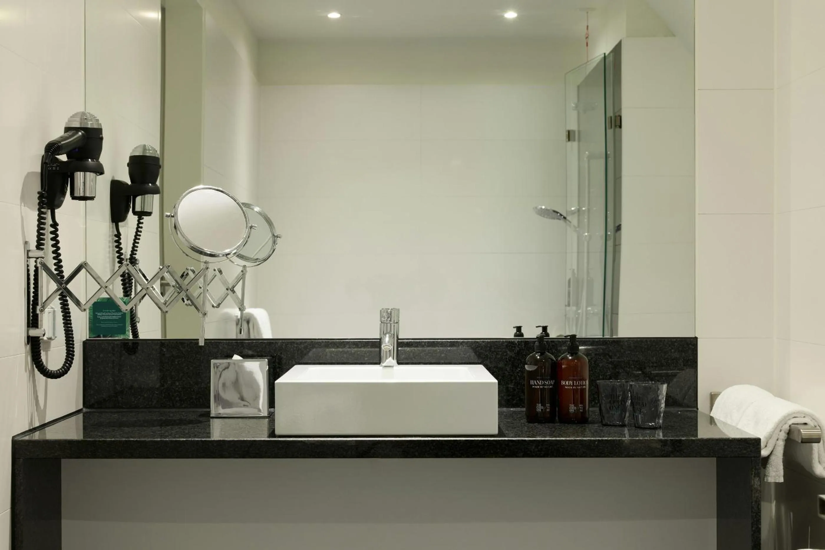 Bathroom in The Cloud One Wien-Staatsoper