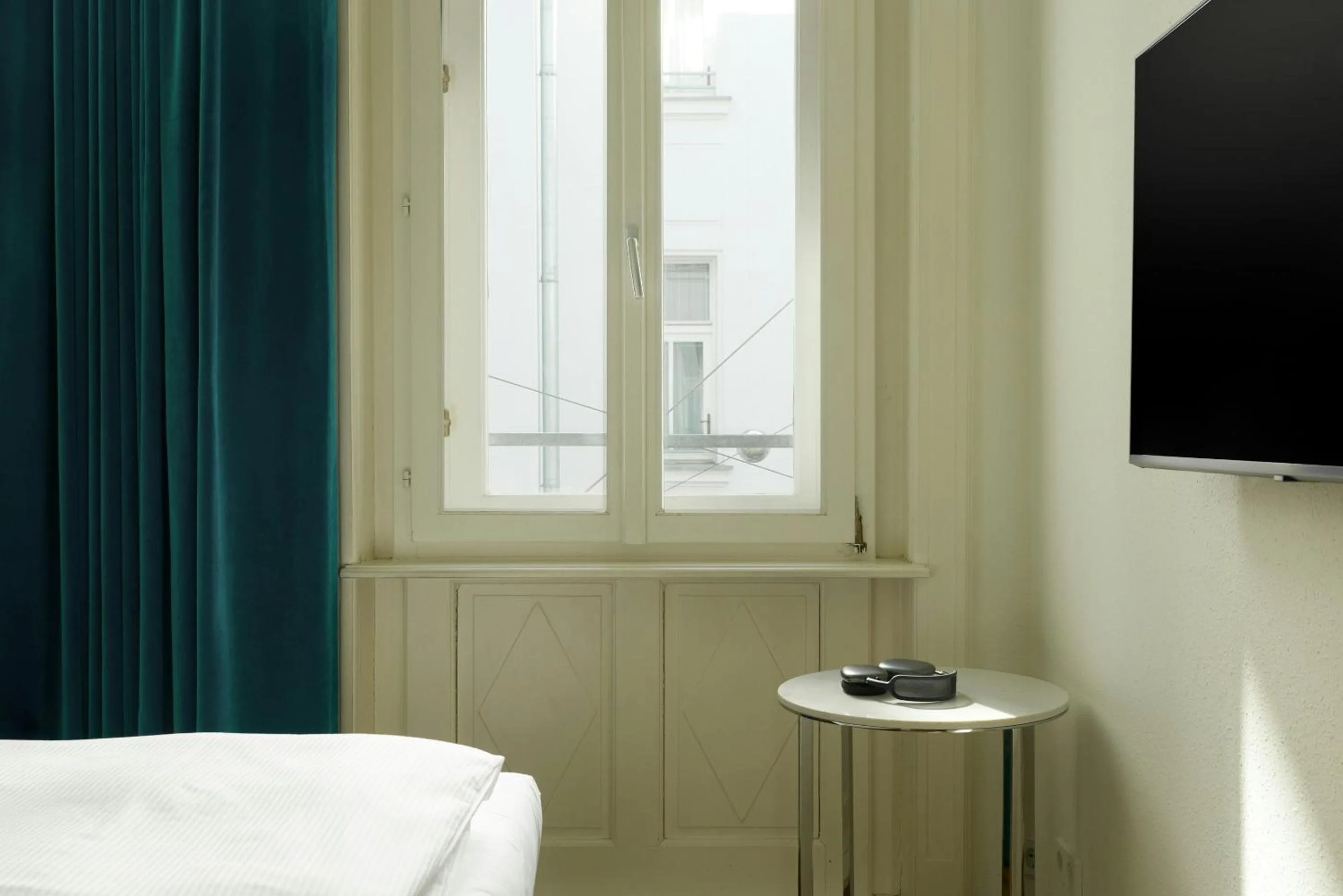 Photo of the whole room, Bed in The Cloud One Wien-Staatsoper