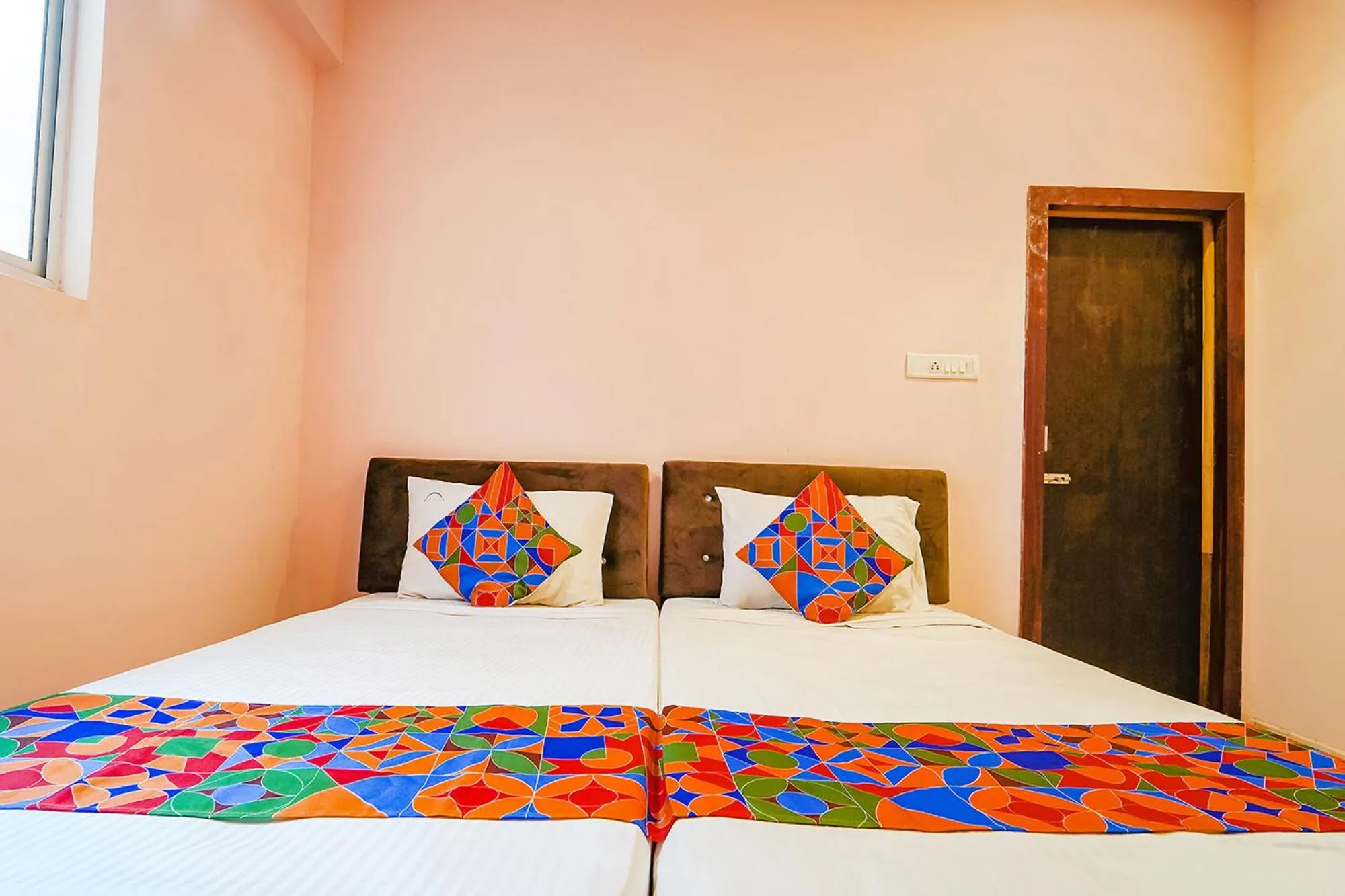 Bed in Via Earth- Nr Vadapalani Murugan Temple, Vadapalani