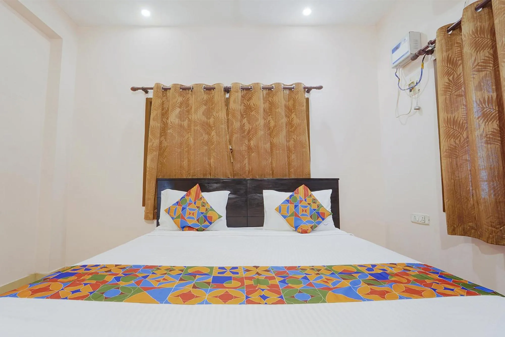 Bed in Via Earth- Nr Vadapalani Murugan Temple, Vadapalani