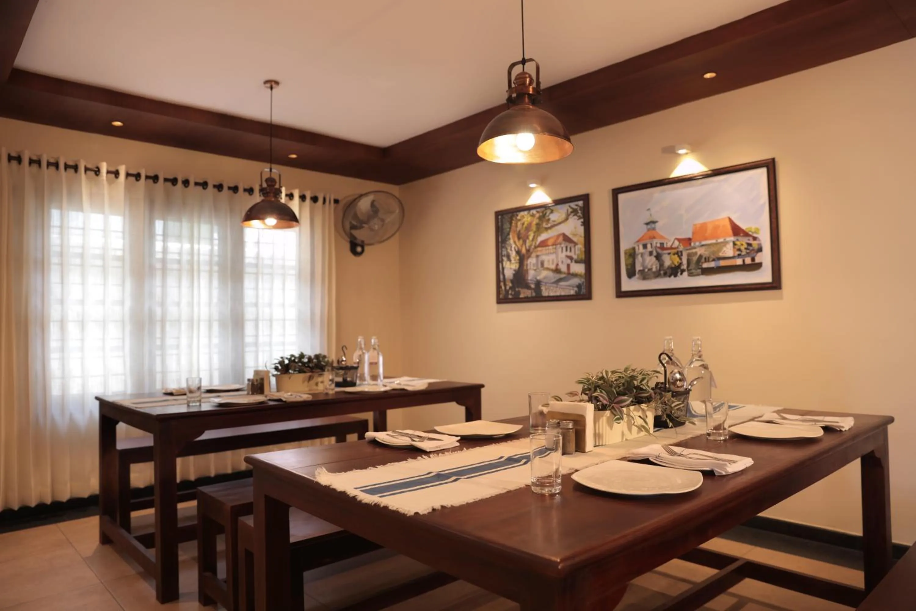 Restaurant/places to eat in Dutch Manor Boutique Hotel