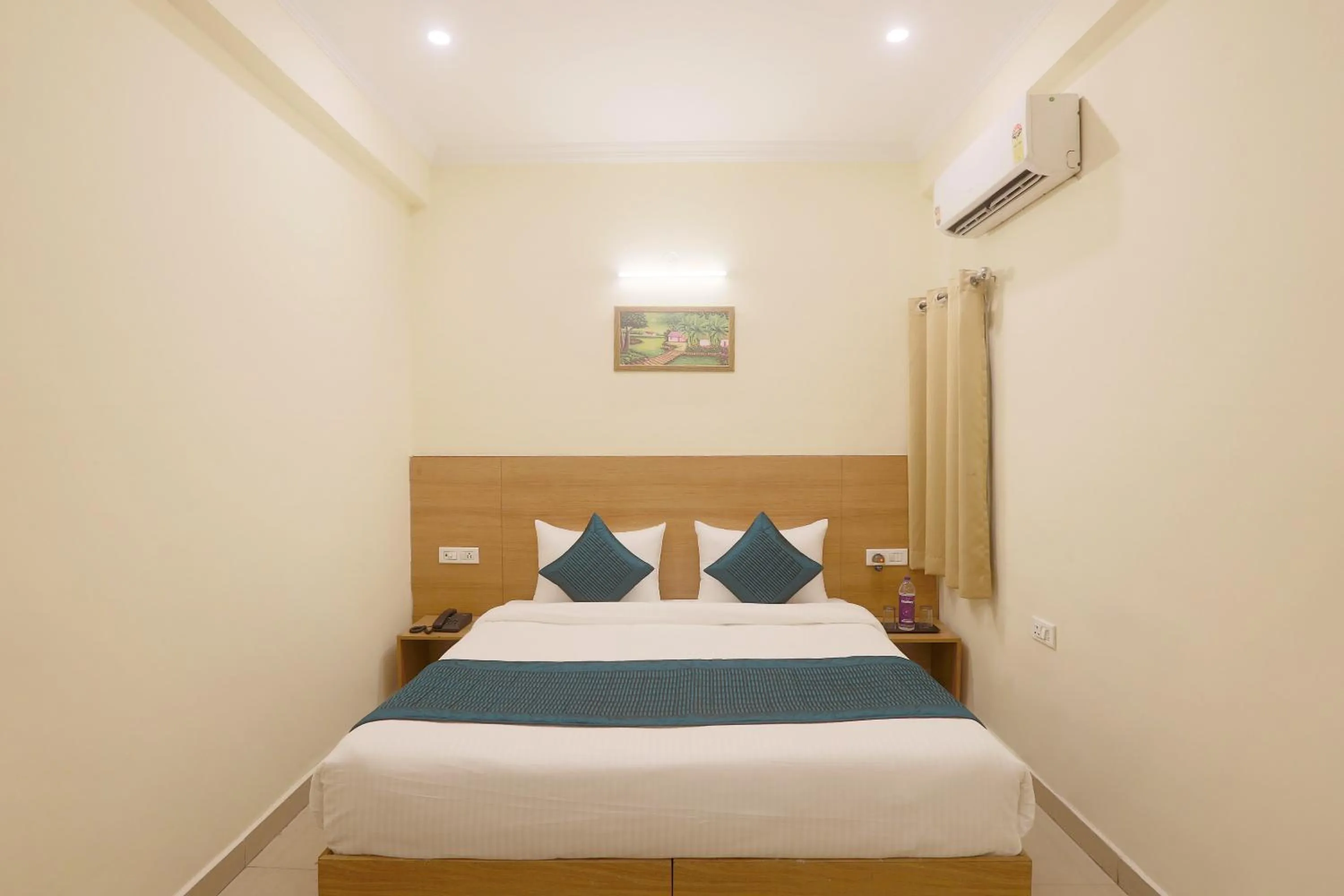 Bed in Hotel Lemon Suites & Banquet By Aura