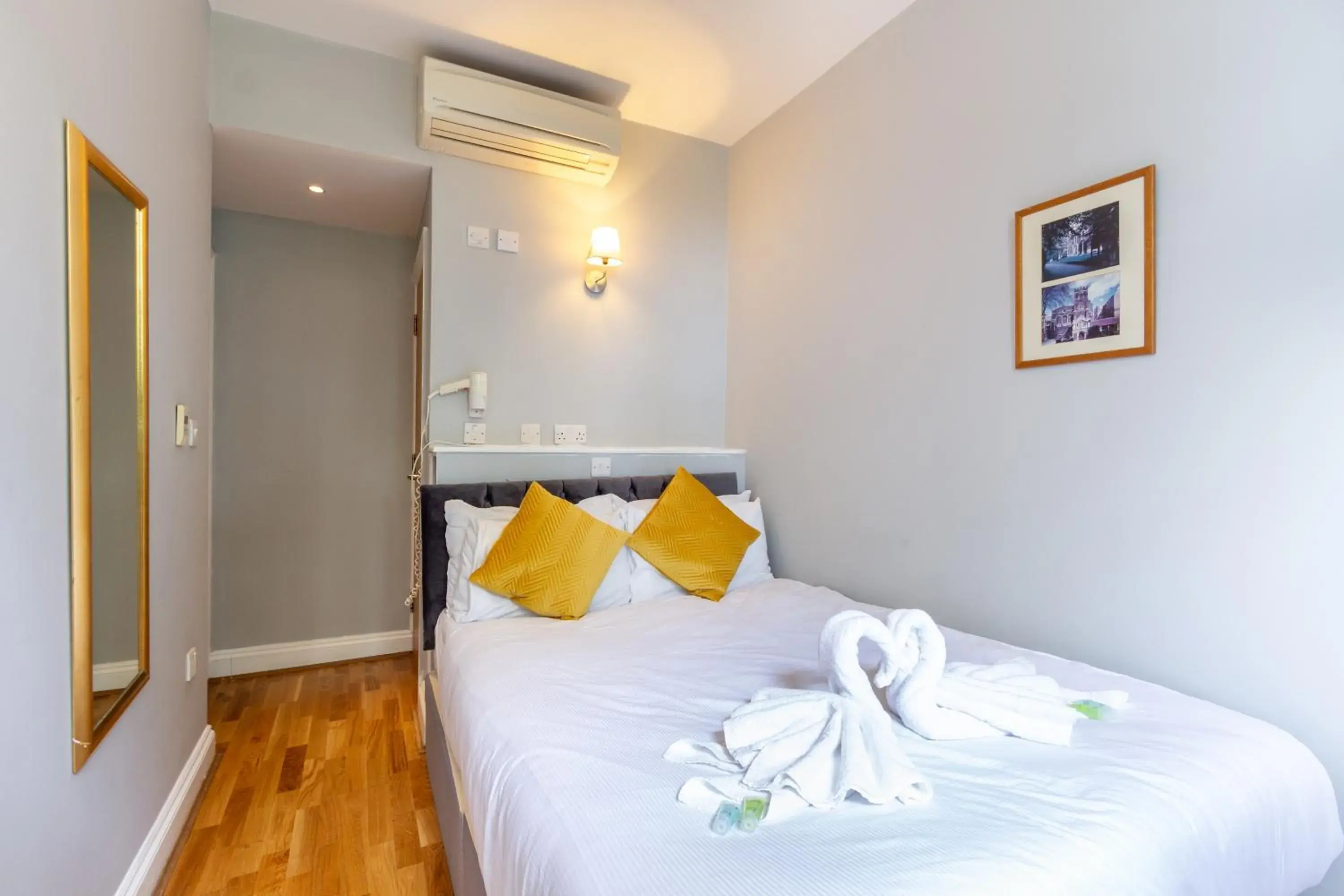 Bedroom, Bed in Coronation Hotel Bedroom, Bed in Coronation Hotel