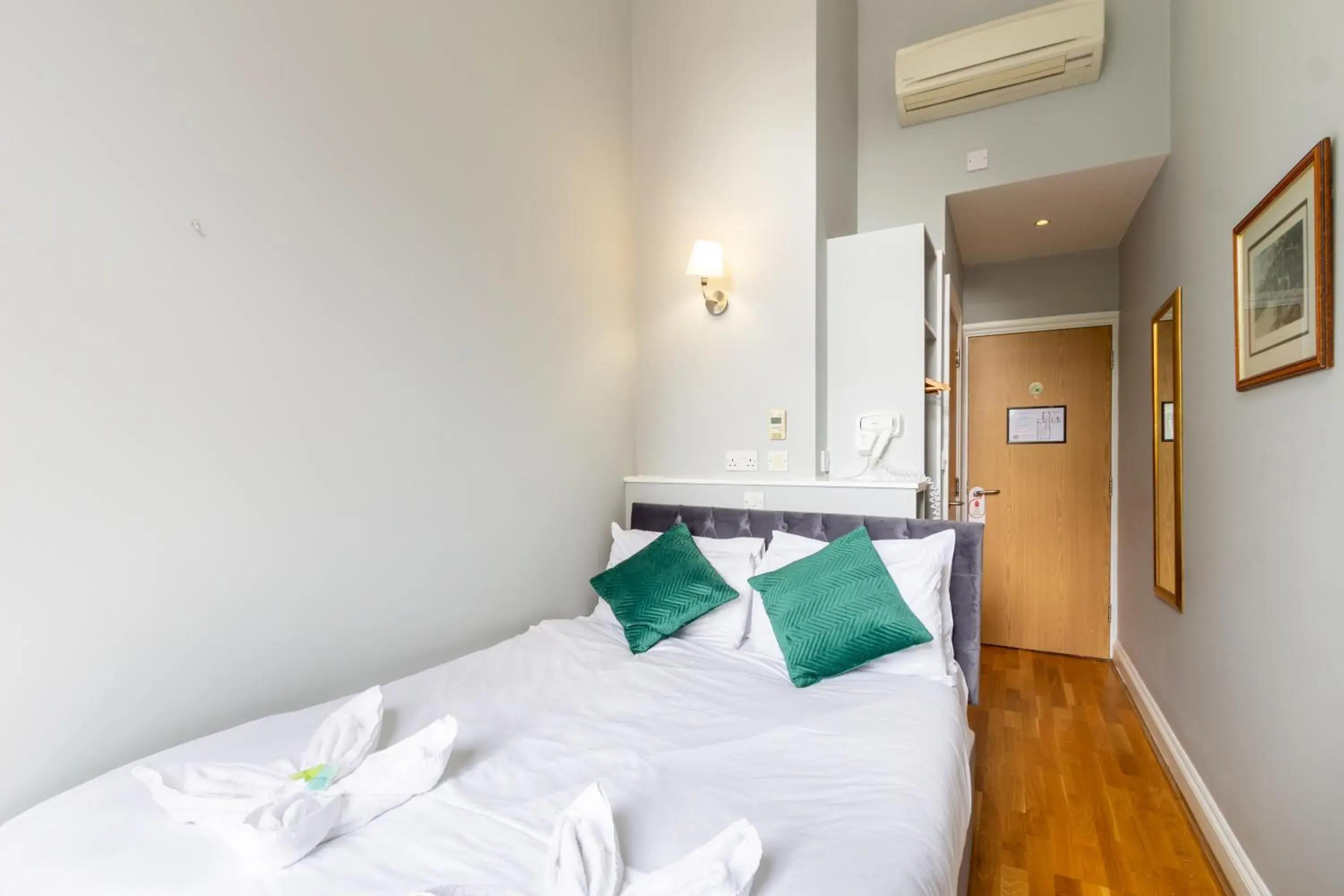 Bedroom, Bed in Coronation Hotel Bedroom, Bed in Coronation Hotel