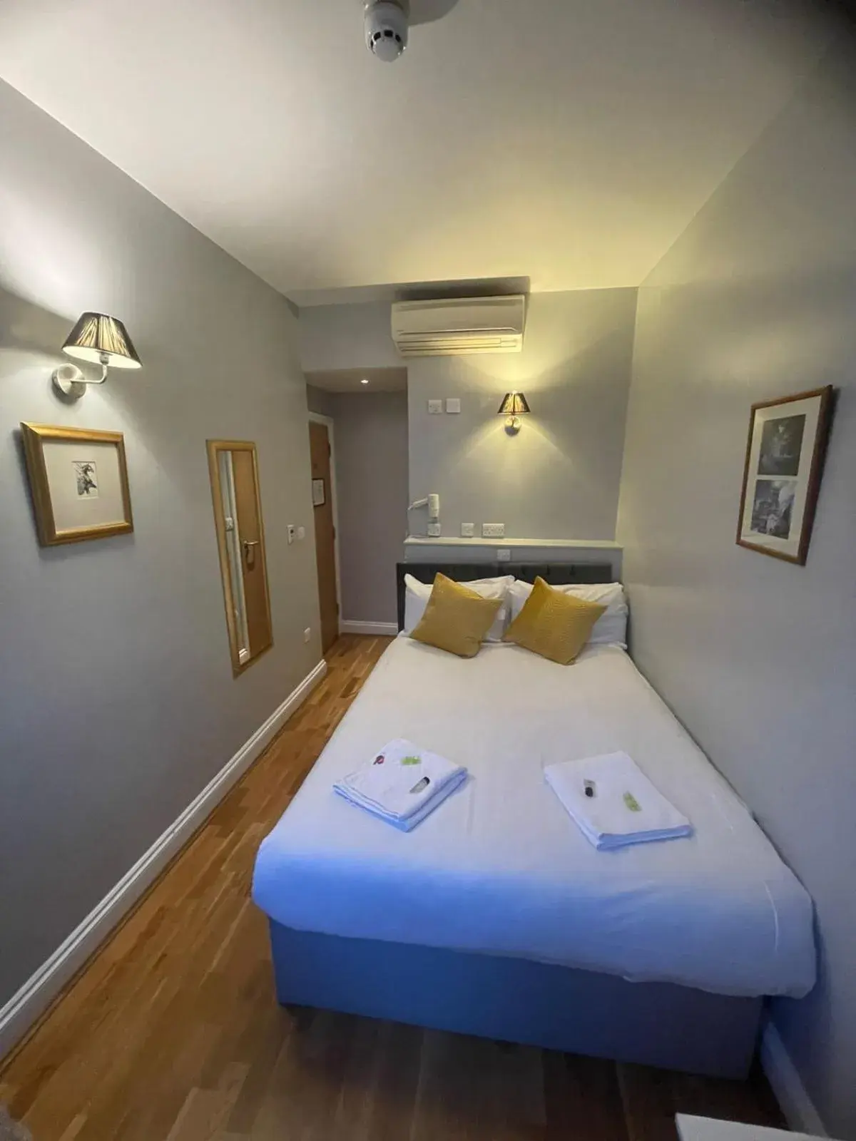 Bedroom, Bed in Coronation Hotel Bedroom, Bed in Coronation Hotel