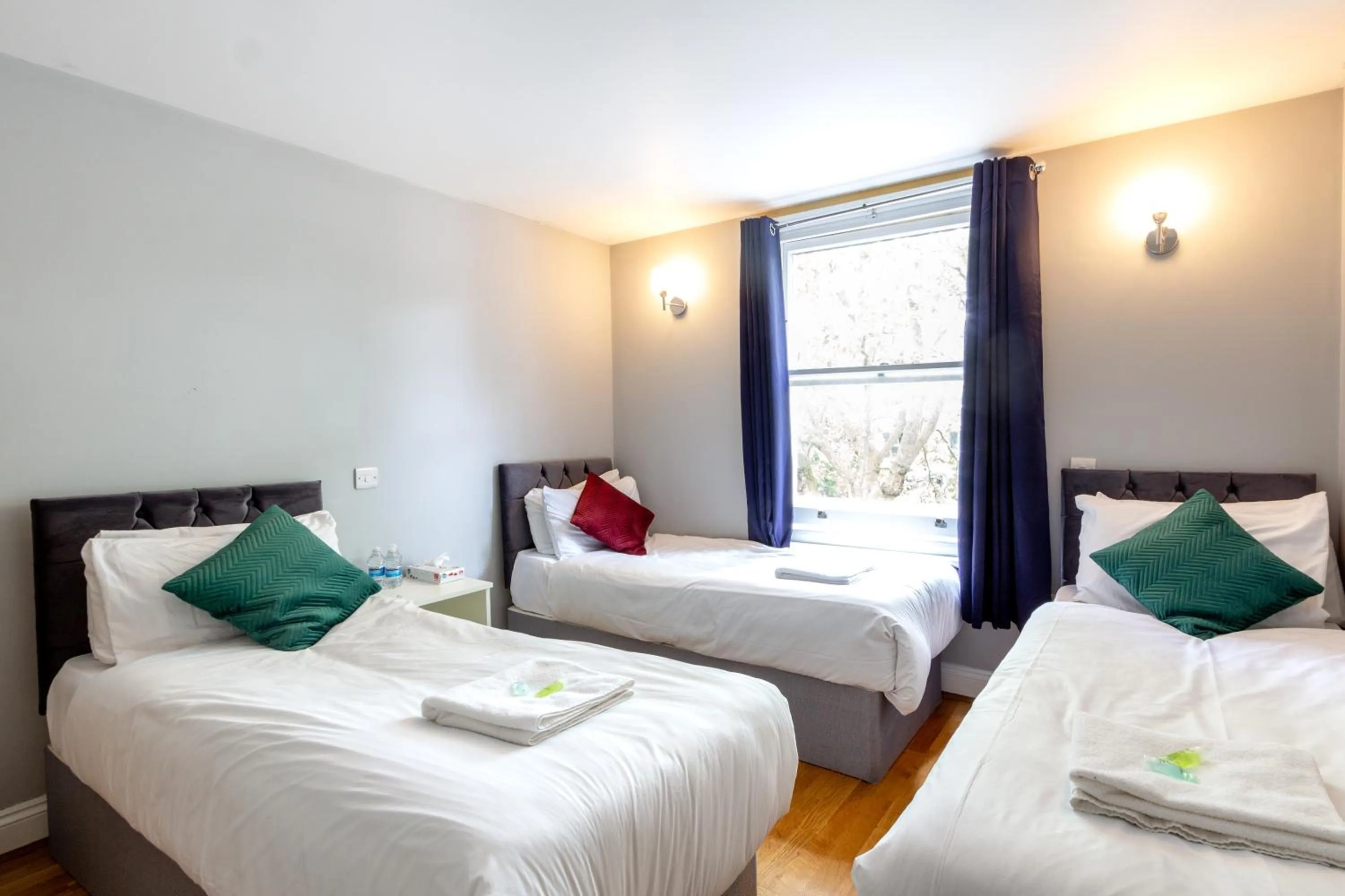 Bedroom, Bed in Coronation Hotel