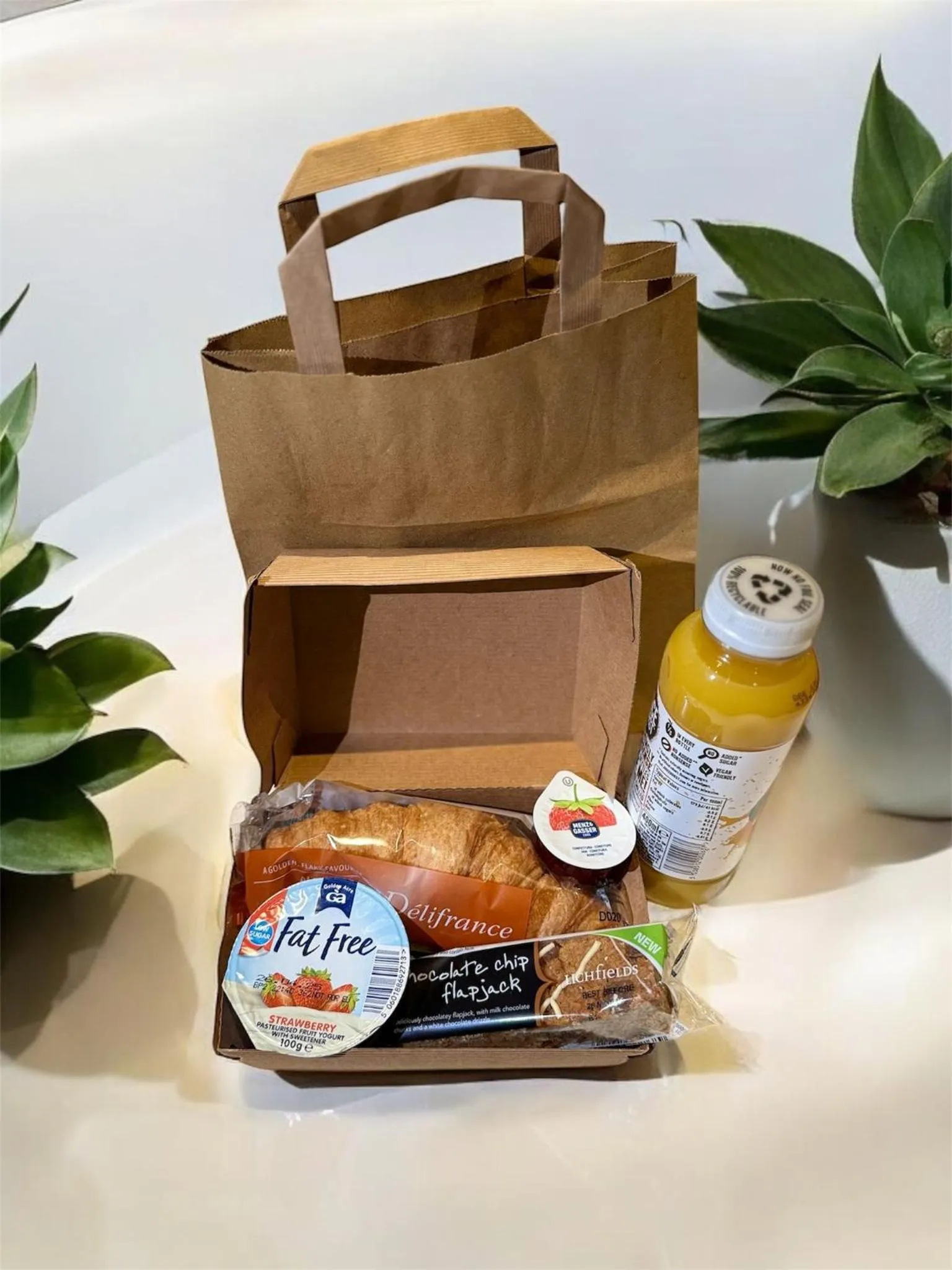 Food and drinks in Coronation Hotel