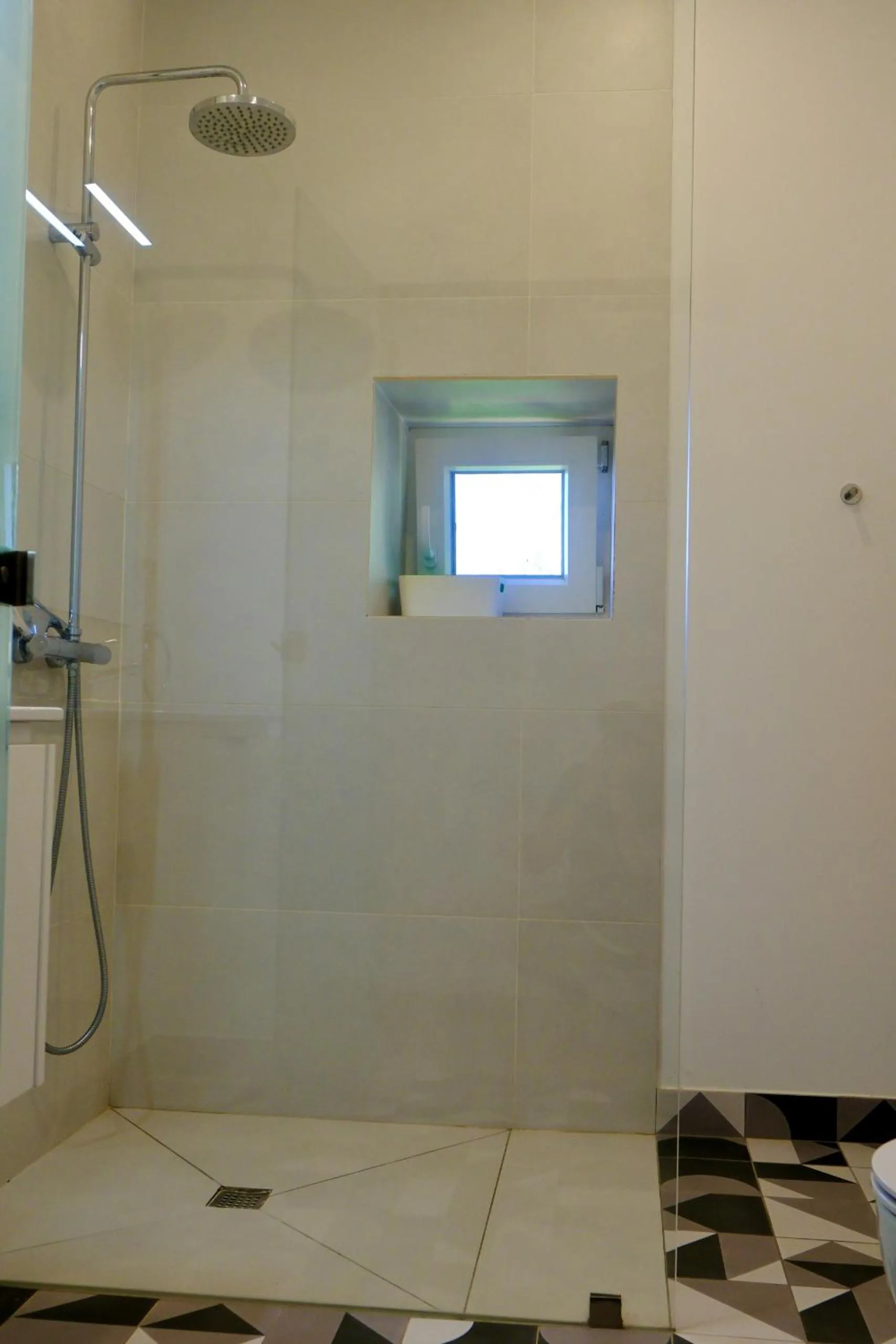 Bathroom in Quinta Amarela XL by Portucasa