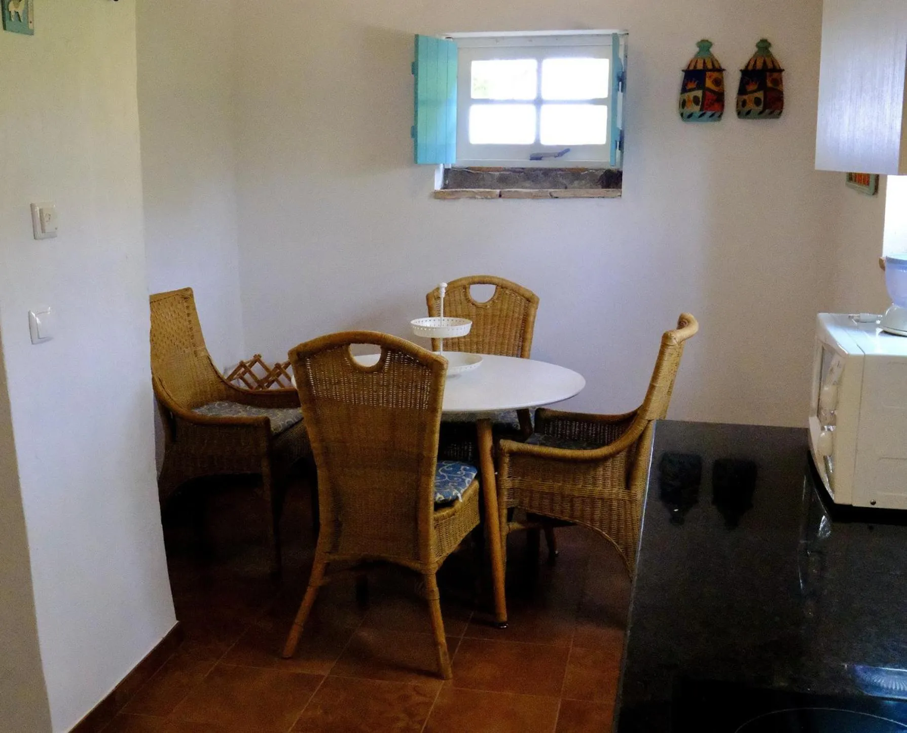 Dining area in Quinta Amarela XL by Portucasa