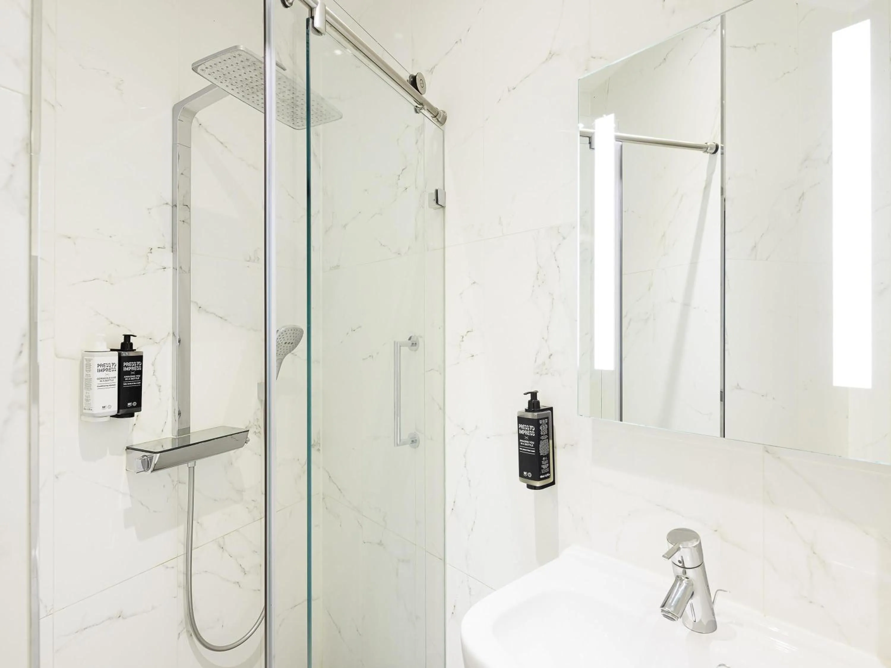 Bedroom in ibis Styles Amsterdam Central Station